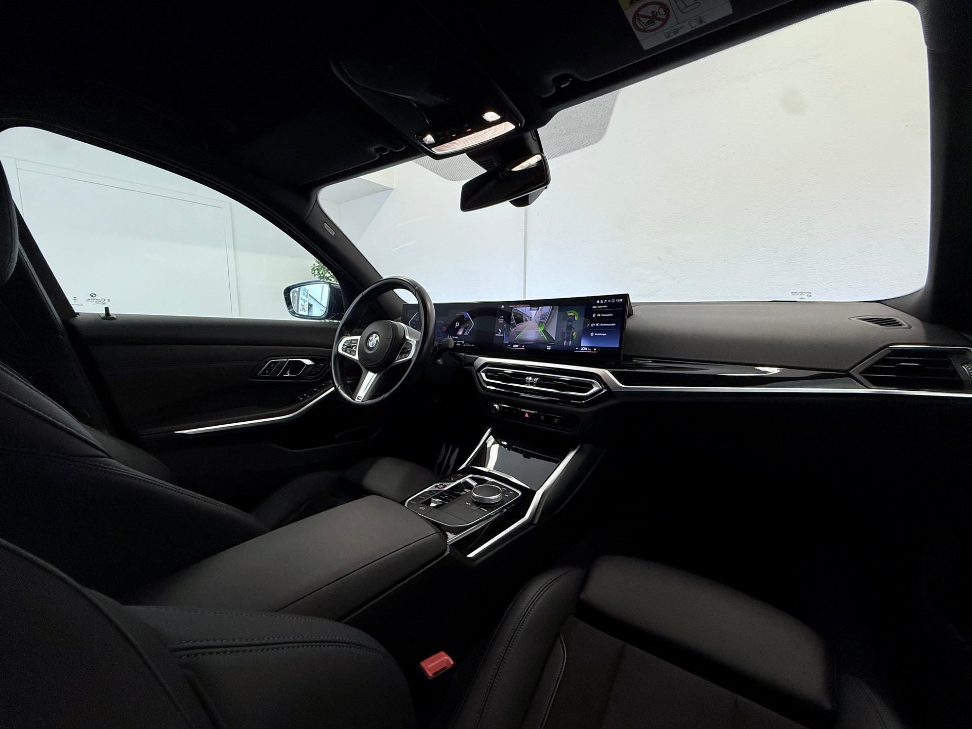 BMW 320d xDrive 48V Steptronic M Sport-image-15