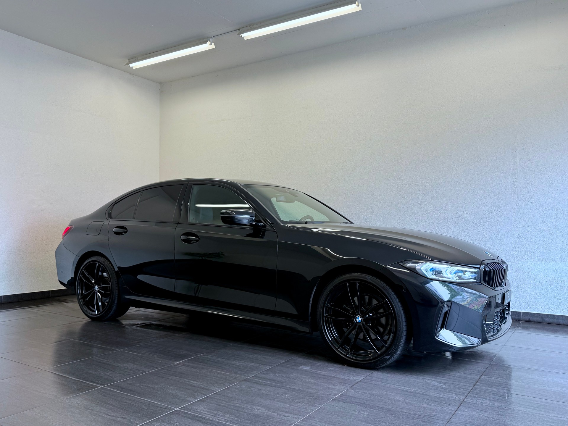 BMW 320d xDrive 48V Steptronic M Sport-image-24