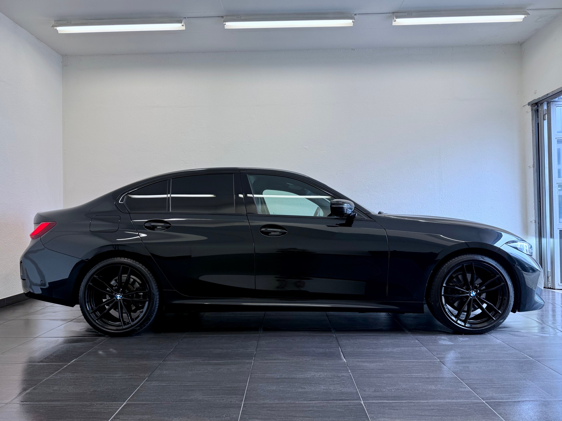 BMW 320d xDrive 48V Steptronic M Sport-image-23