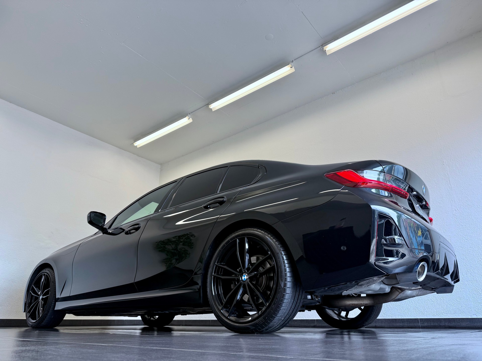 BMW 320d xDrive 48V Steptronic M Sport-image-0