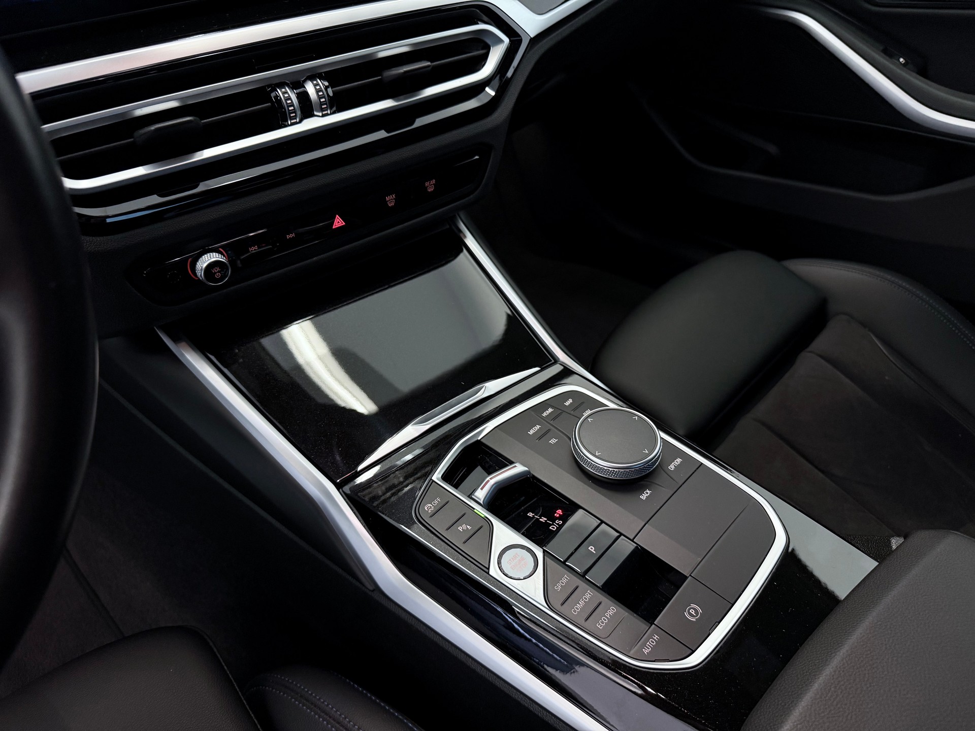 BMW 320d xDrive 48V Steptronic M Sport-image-16