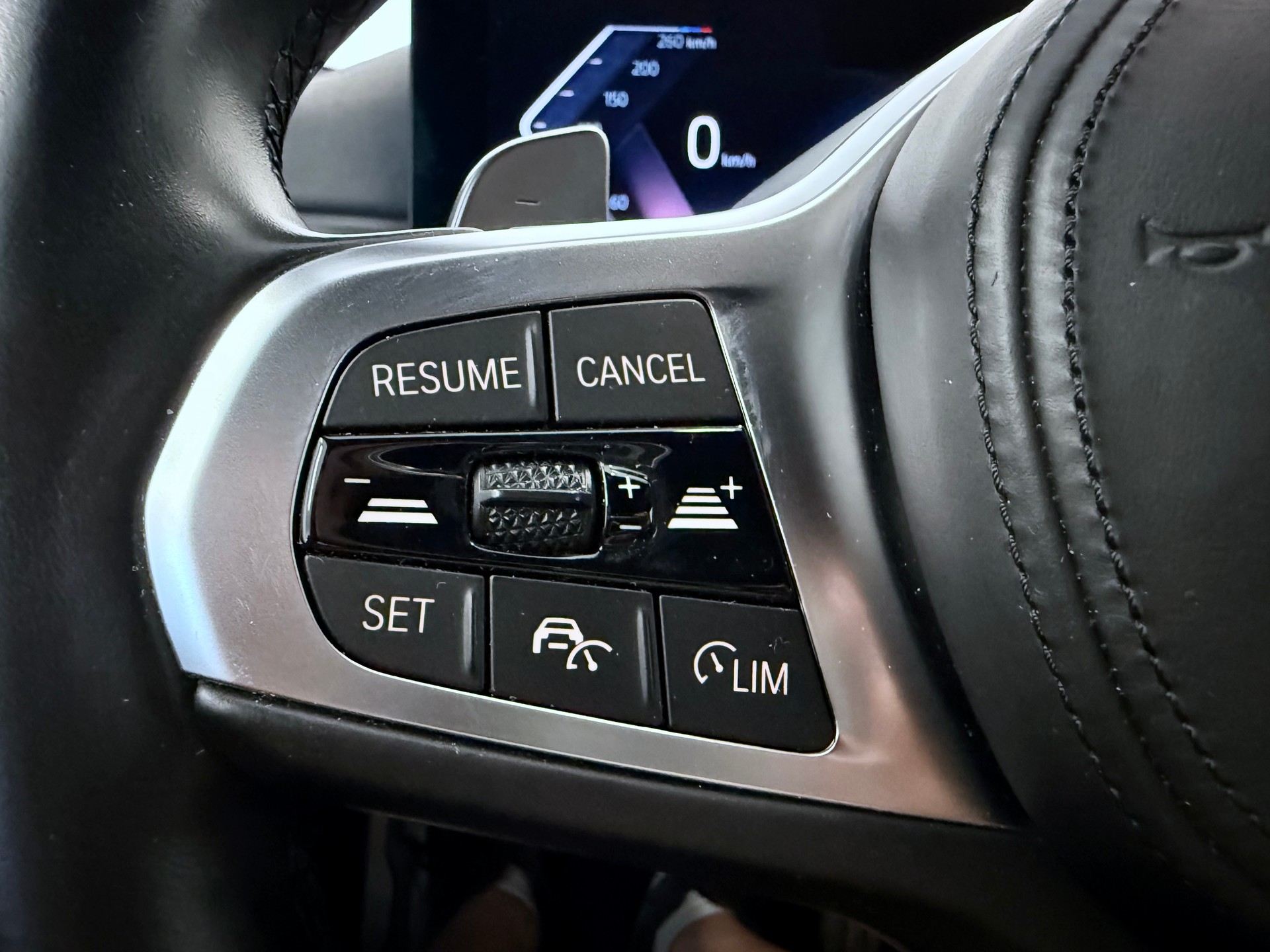 BMW 320d xDrive 48V Steptronic M Sport-image-9