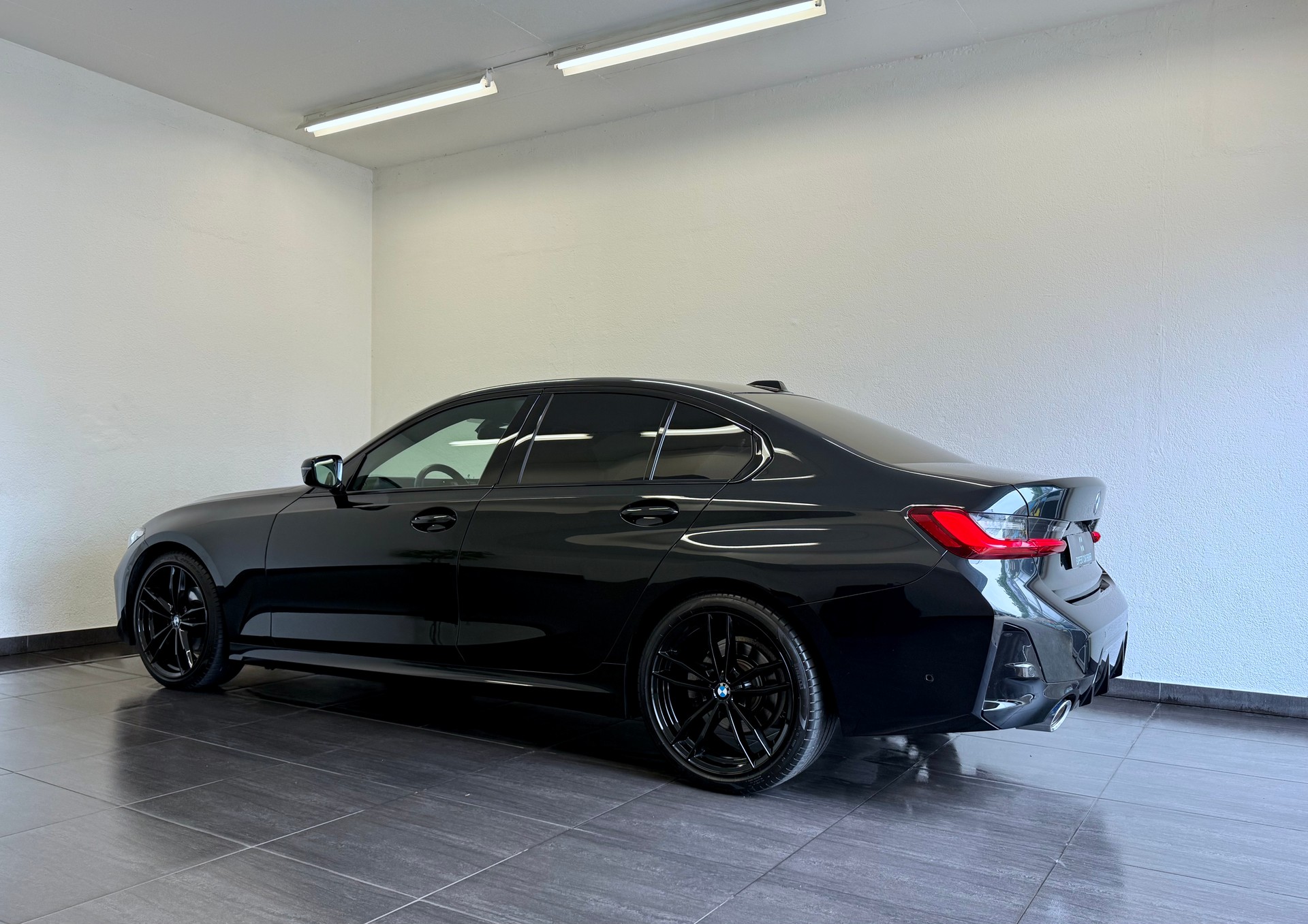 BMW 320d xDrive 48V Steptronic M Sport-image-2