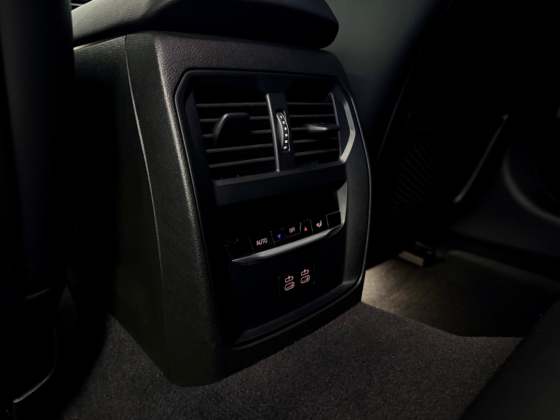 BMW 320d xDrive 48V Steptronic M Sport-image-4