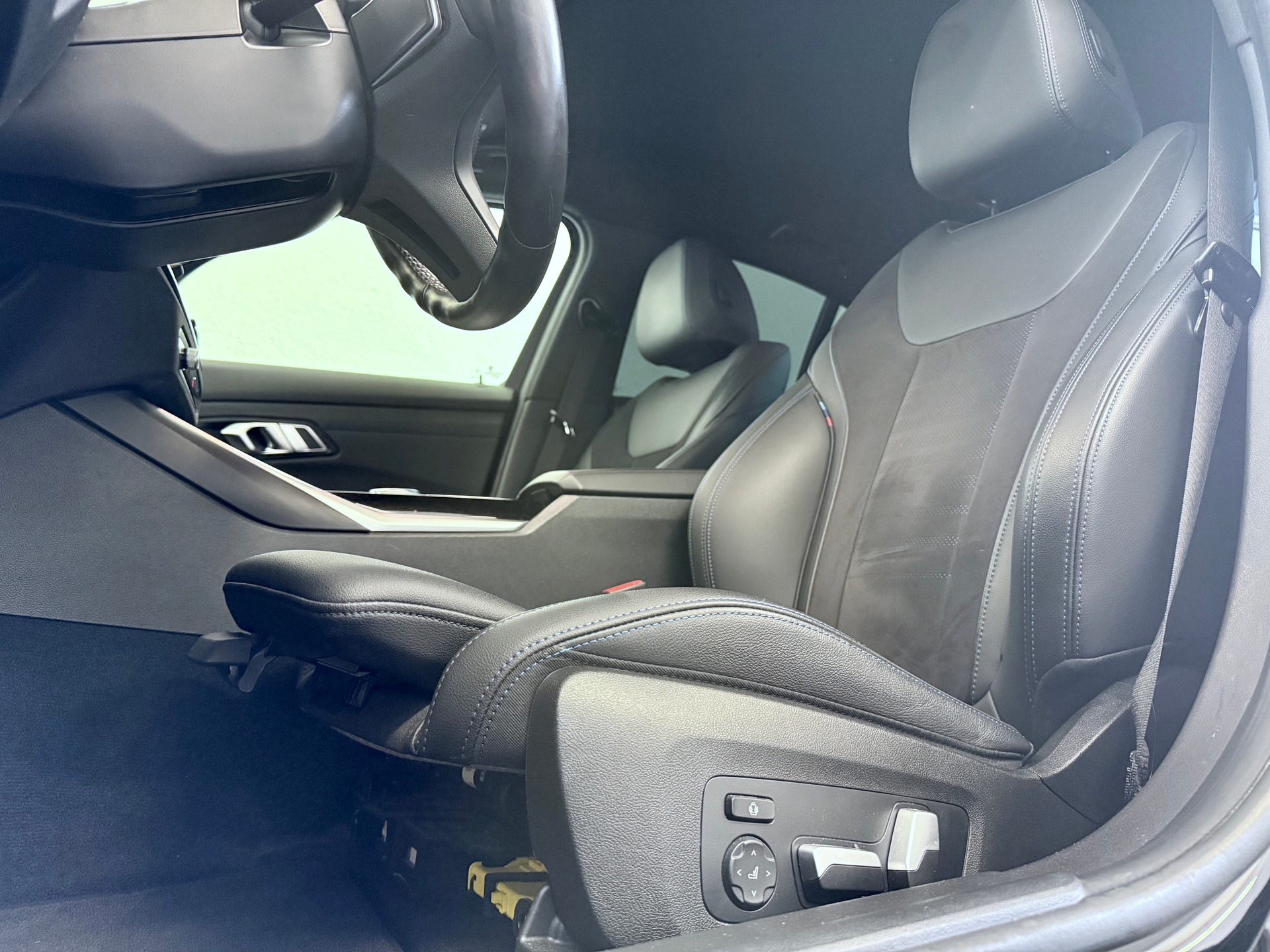BMW 320d xDrive 48V Steptronic M Sport-image-13