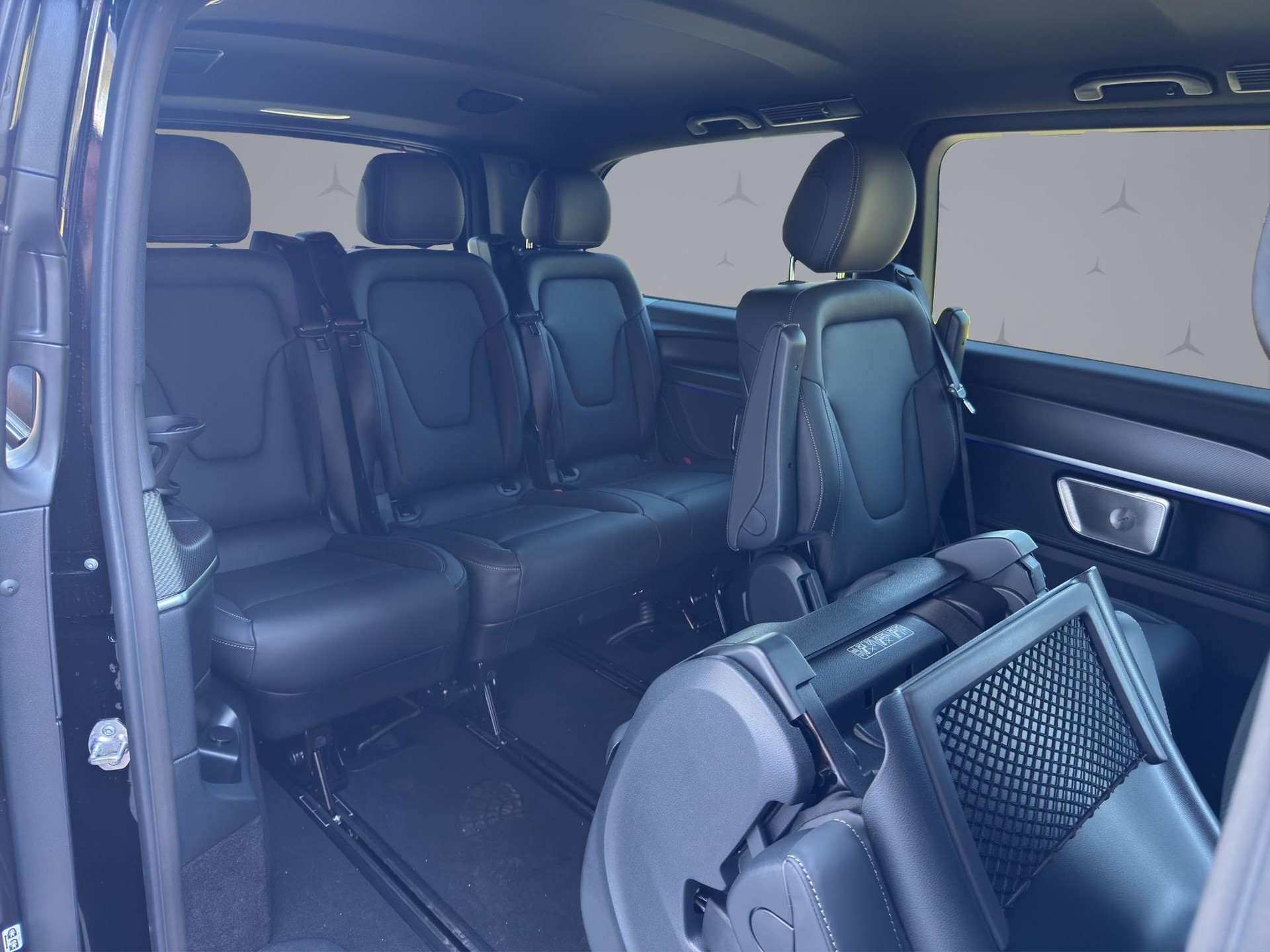 MERCEDES-BENZ V 300 d Swiss Ed. lang 4matic Van-image-18