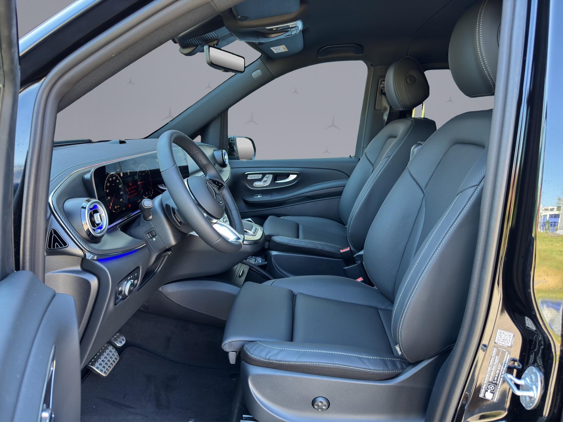 MERCEDES-BENZ V 300 d Swiss Ed. lang 4matic Van-image-10