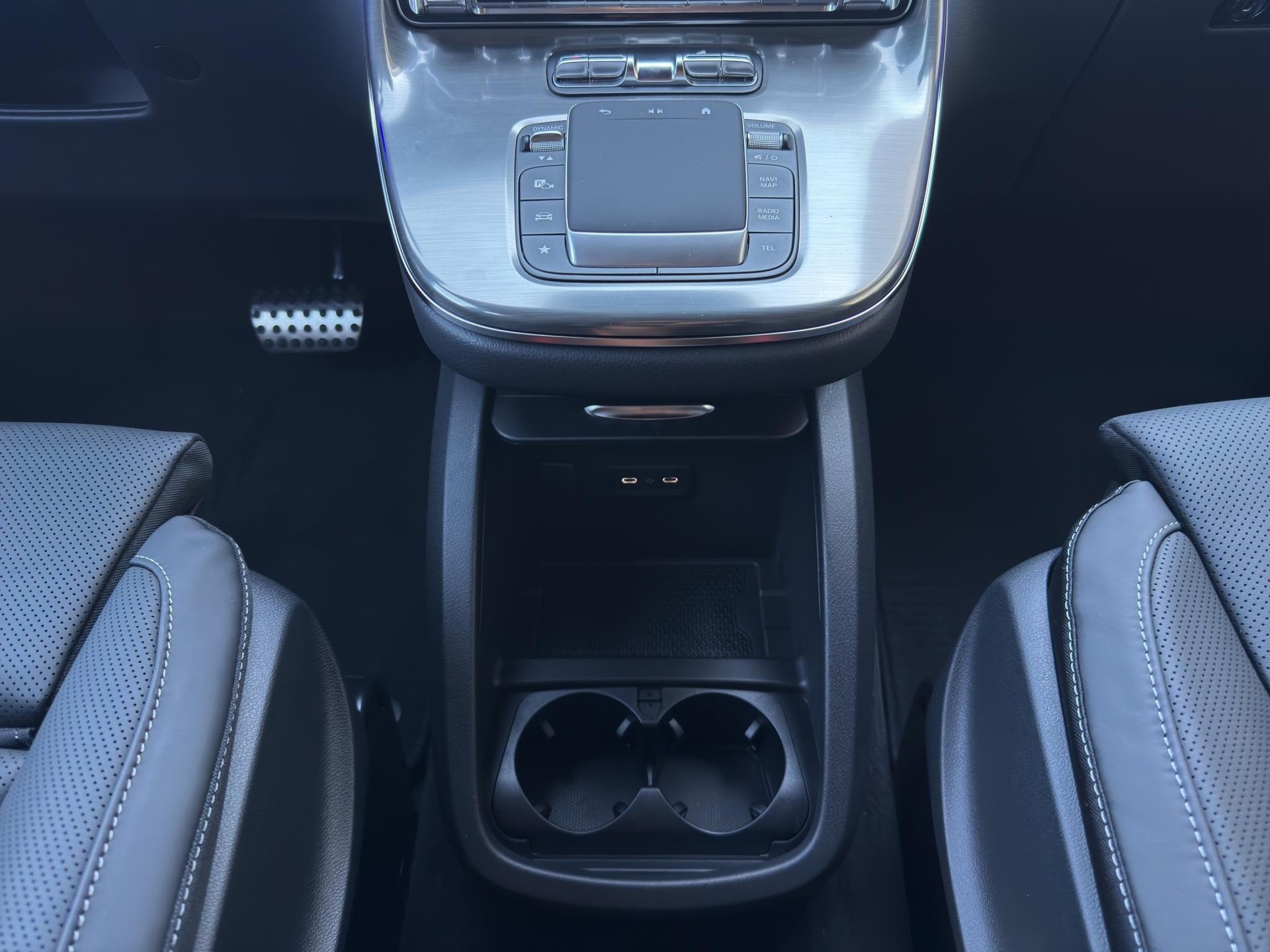 MERCEDES-BENZ V 300 d Swiss Ed. lang 4matic Van-image-15