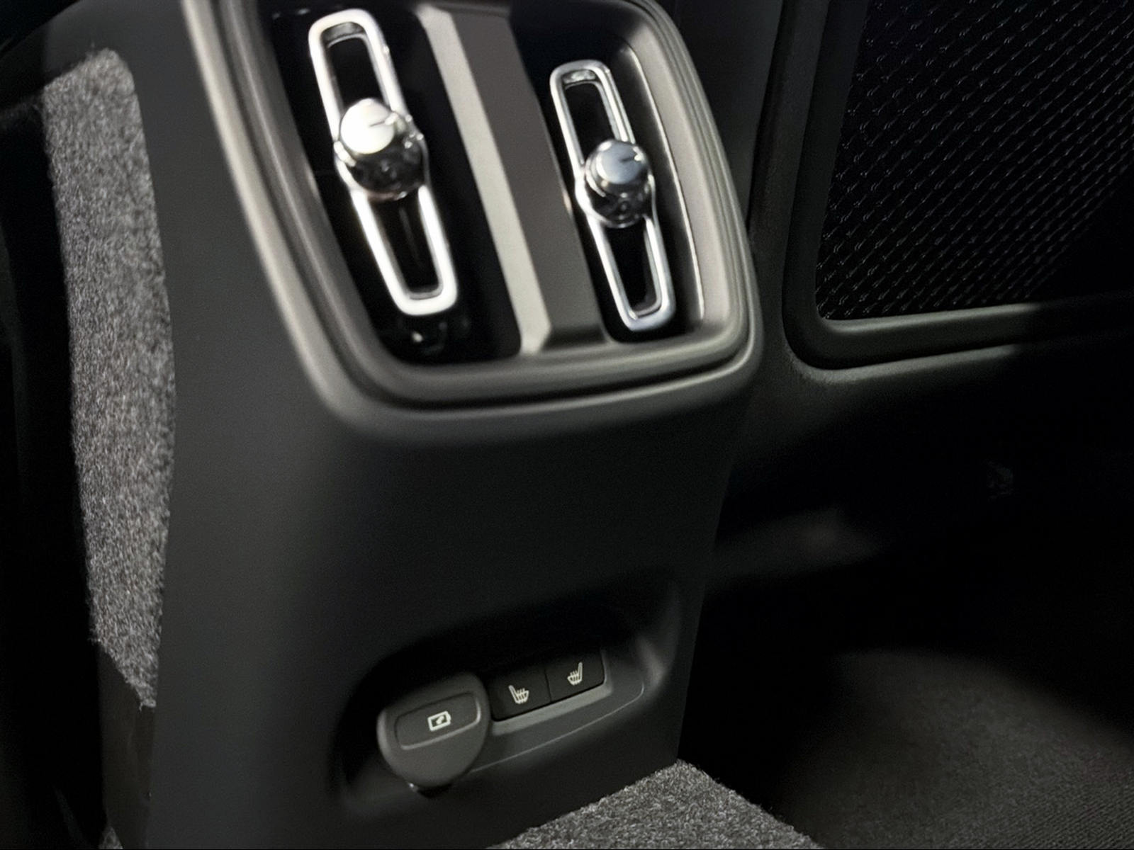 VOLVO EC40 Twin Ultra AWD XCENTRIC-image-15
