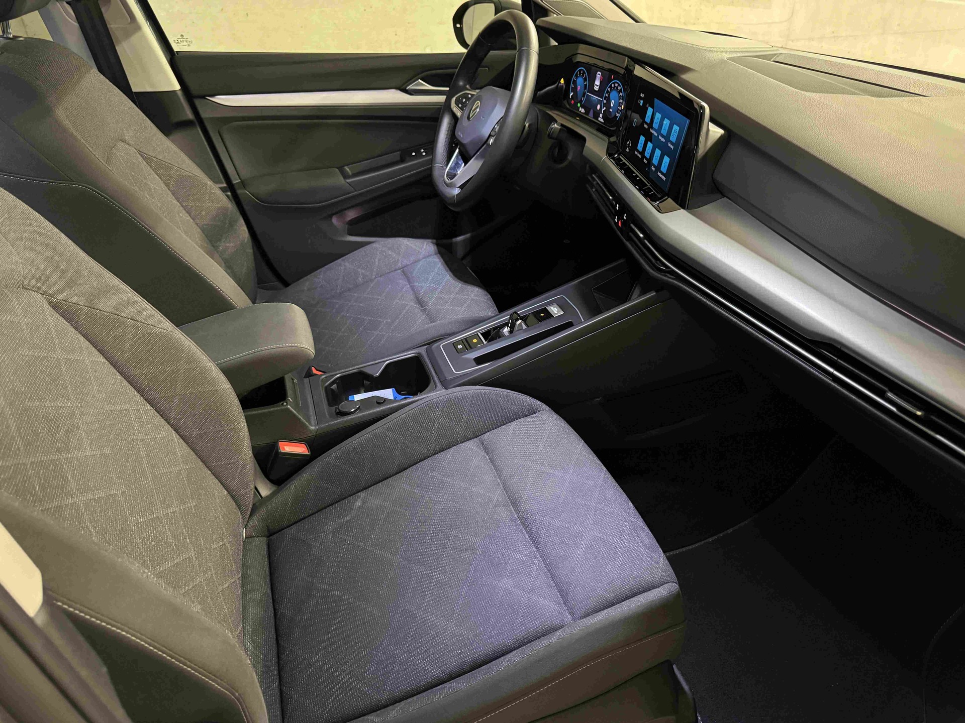 VW Golf 1.5 e TSI ACT Selection DSG-image-12