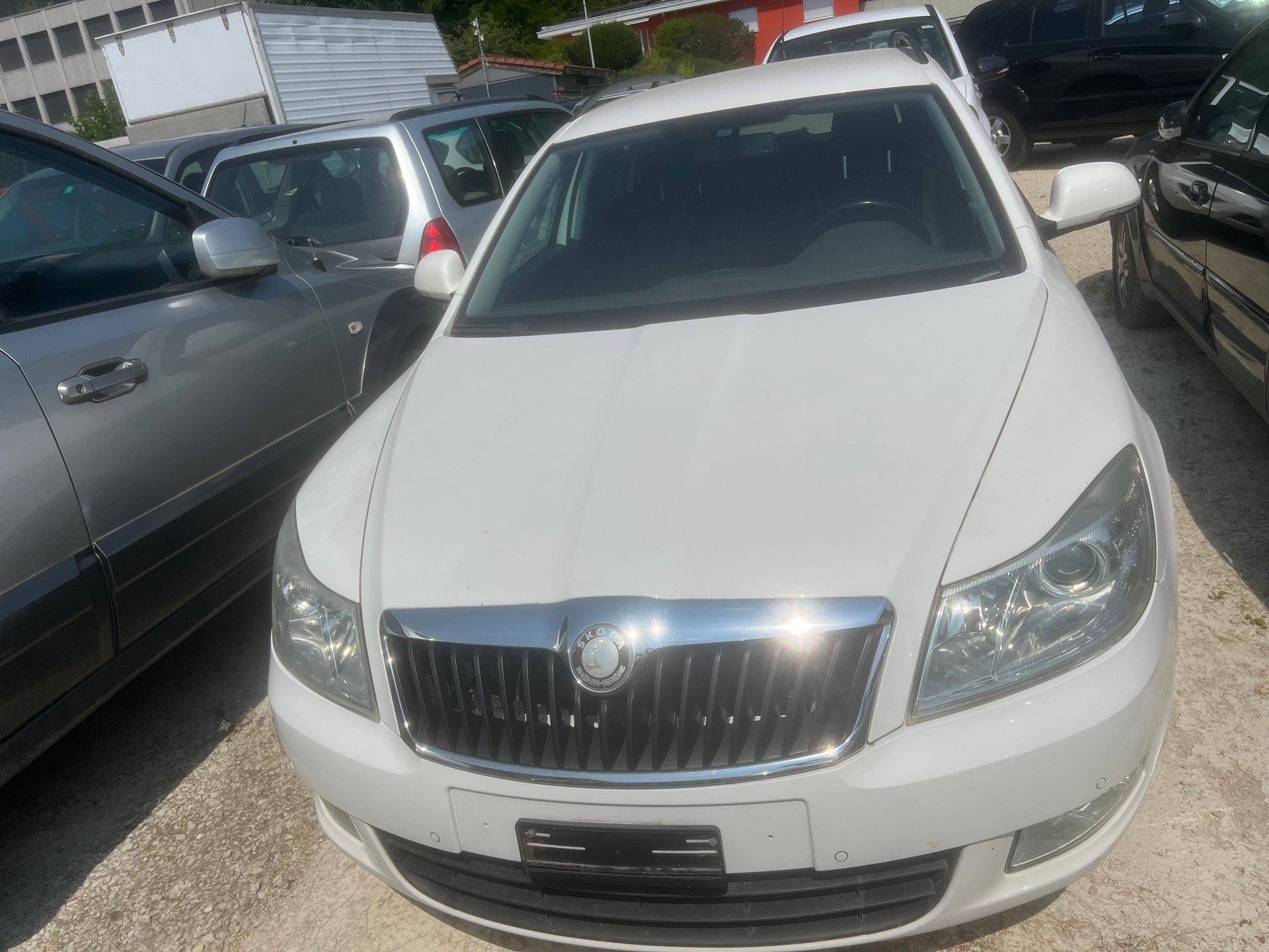 SKODA Octavia Combi 2.0 TDI Swiss Adventure 4x4-image-0