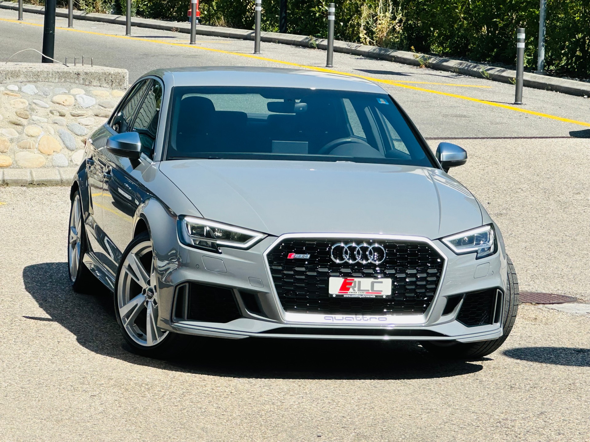 AUDI RS3 Limousine 2.5 TSI quattro S-tronic-image-1