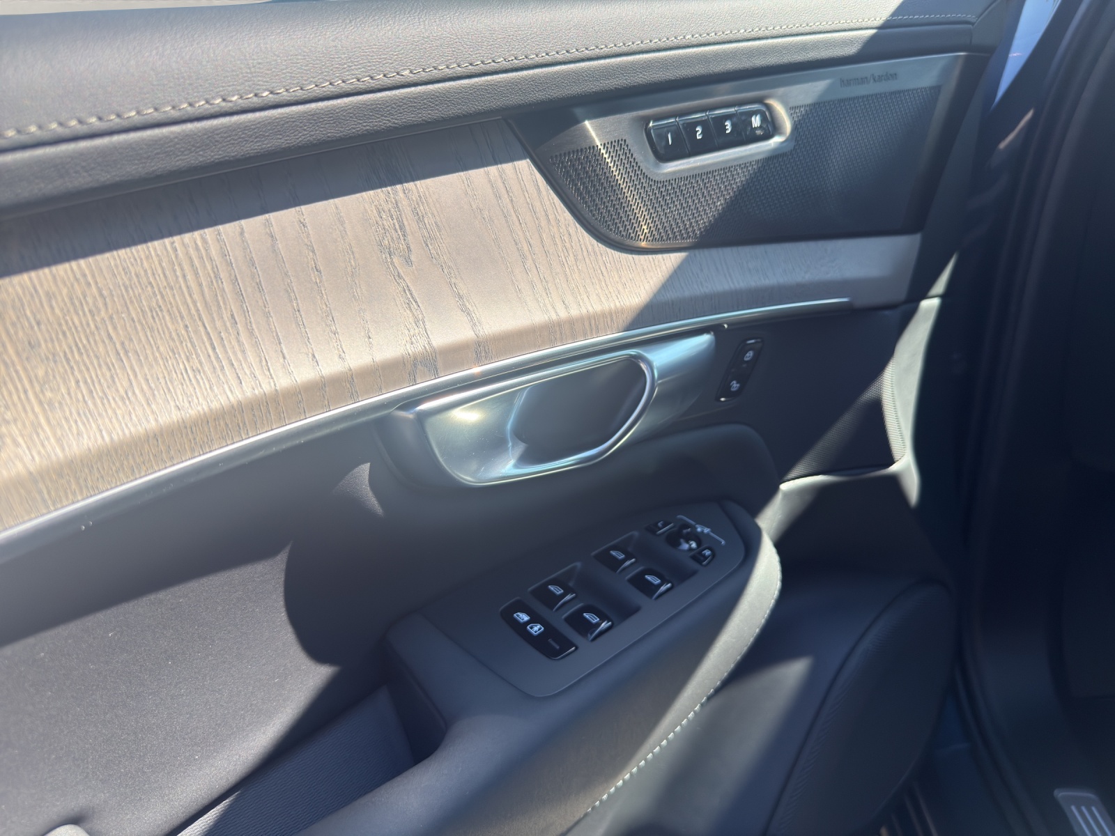 VOLVO XC90 2.0 T8 TE Plus Dark eAWD-image-14