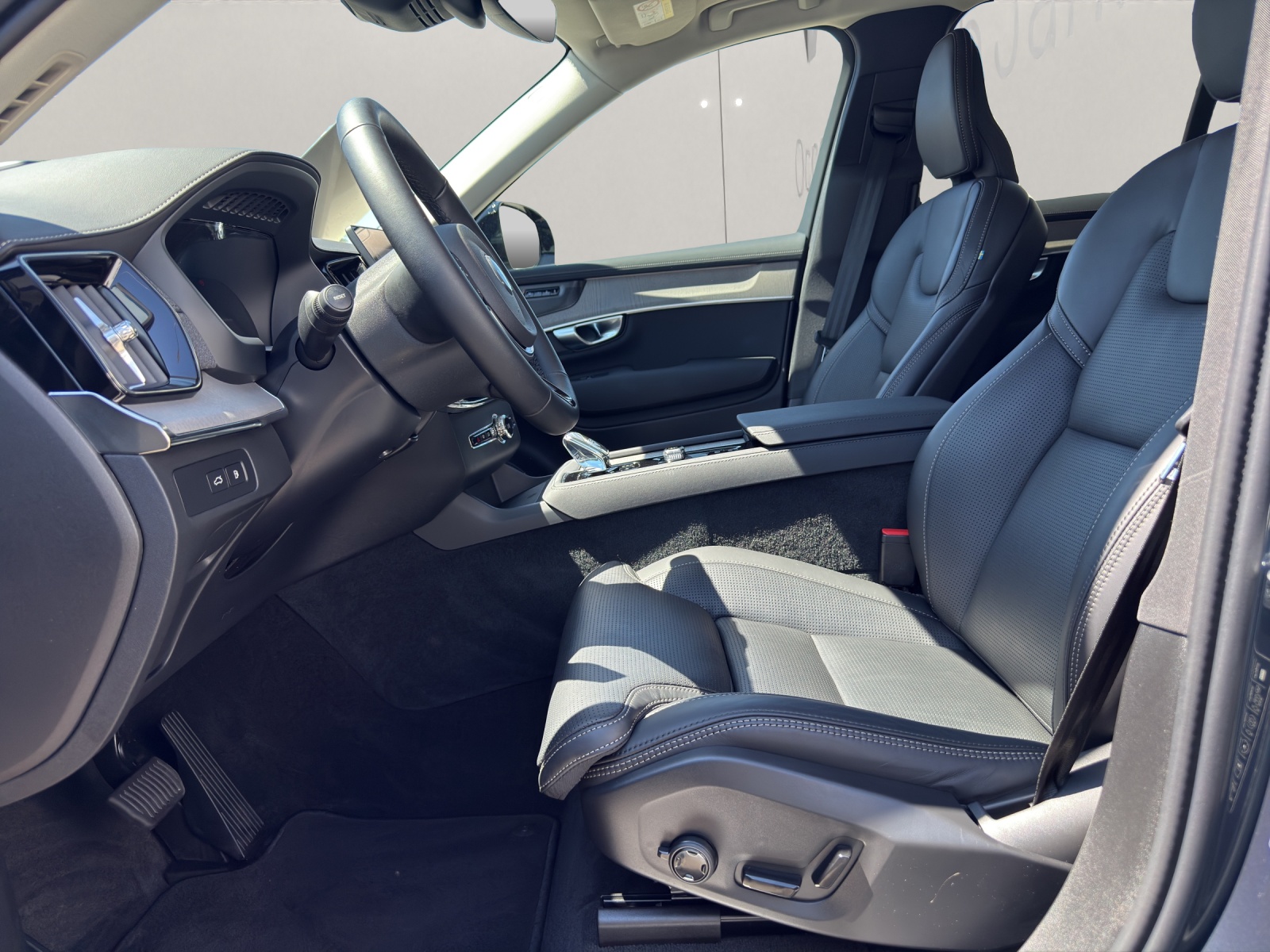 VOLVO XC90 2.0 T8 TE Plus Dark eAWD-image-8