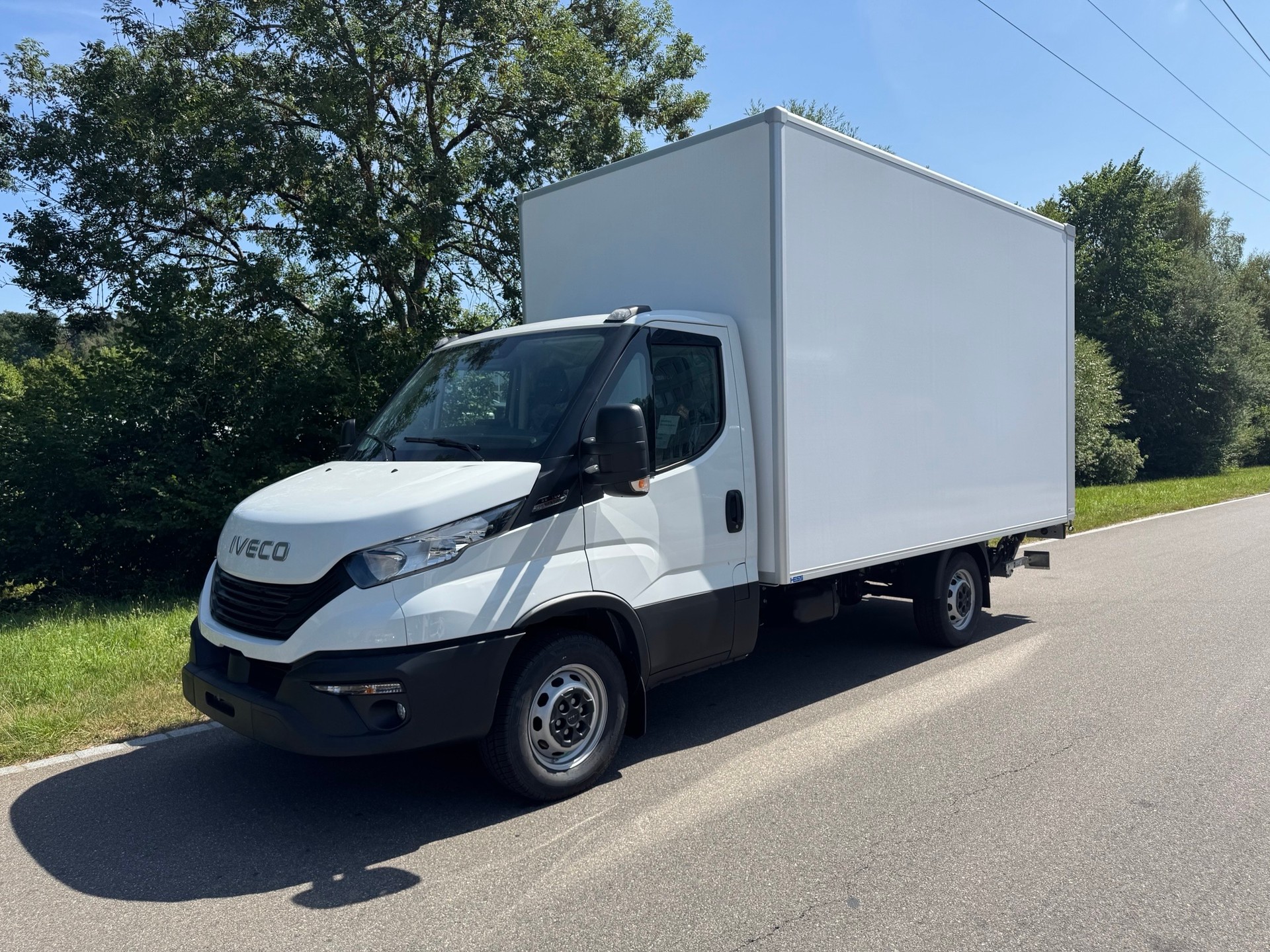 IVECO 35S18HA8 inkl. Kofferaufbau und Hebebühne