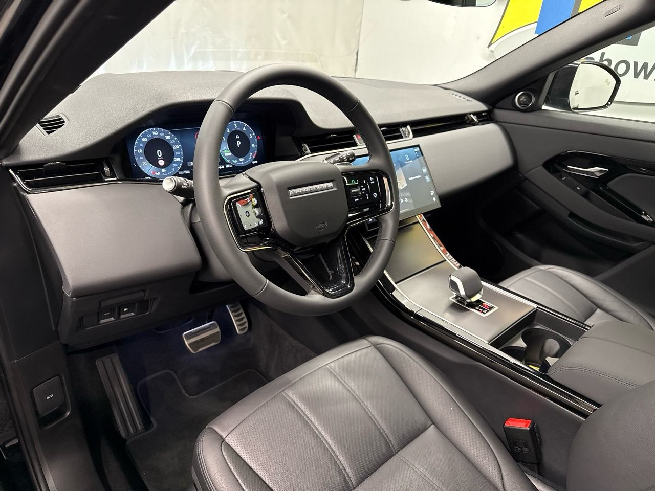 LAND ROVER Range Rover Evoque P 270e Dynamic SE AT9-showroom-element-2