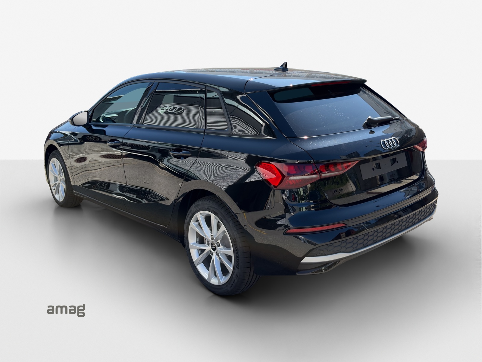 AUDI A3 Sportback TFSI 110 kW Attraction S tronic-image-2