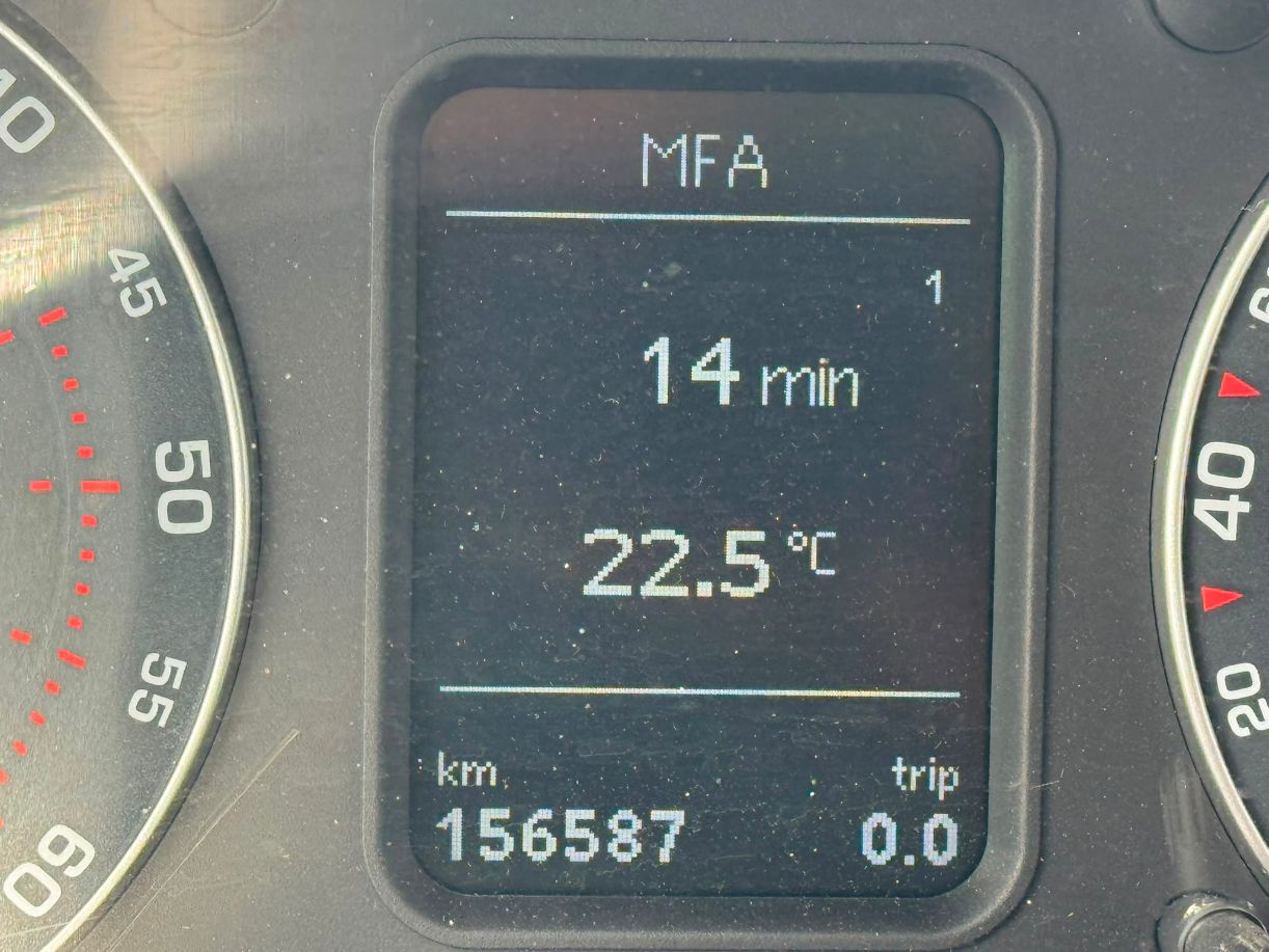 SKODA Octavia Combi 2.0 TDI Adventure 4x4-image-4