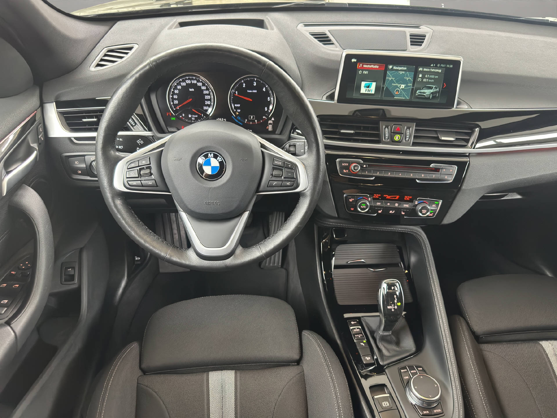 BMW X1 18d xDrive-image-6