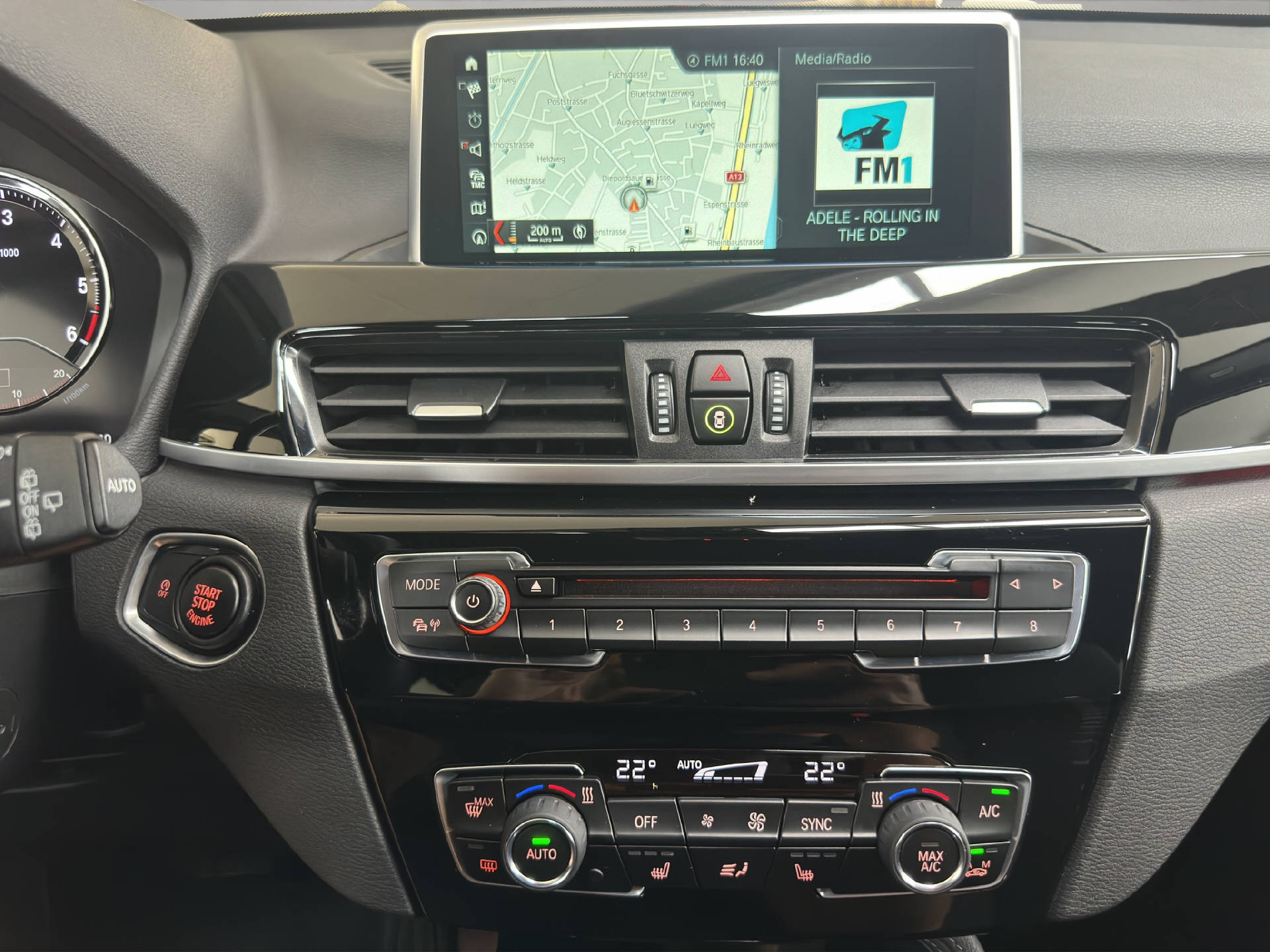BMW X1 18d xDrive-image-9