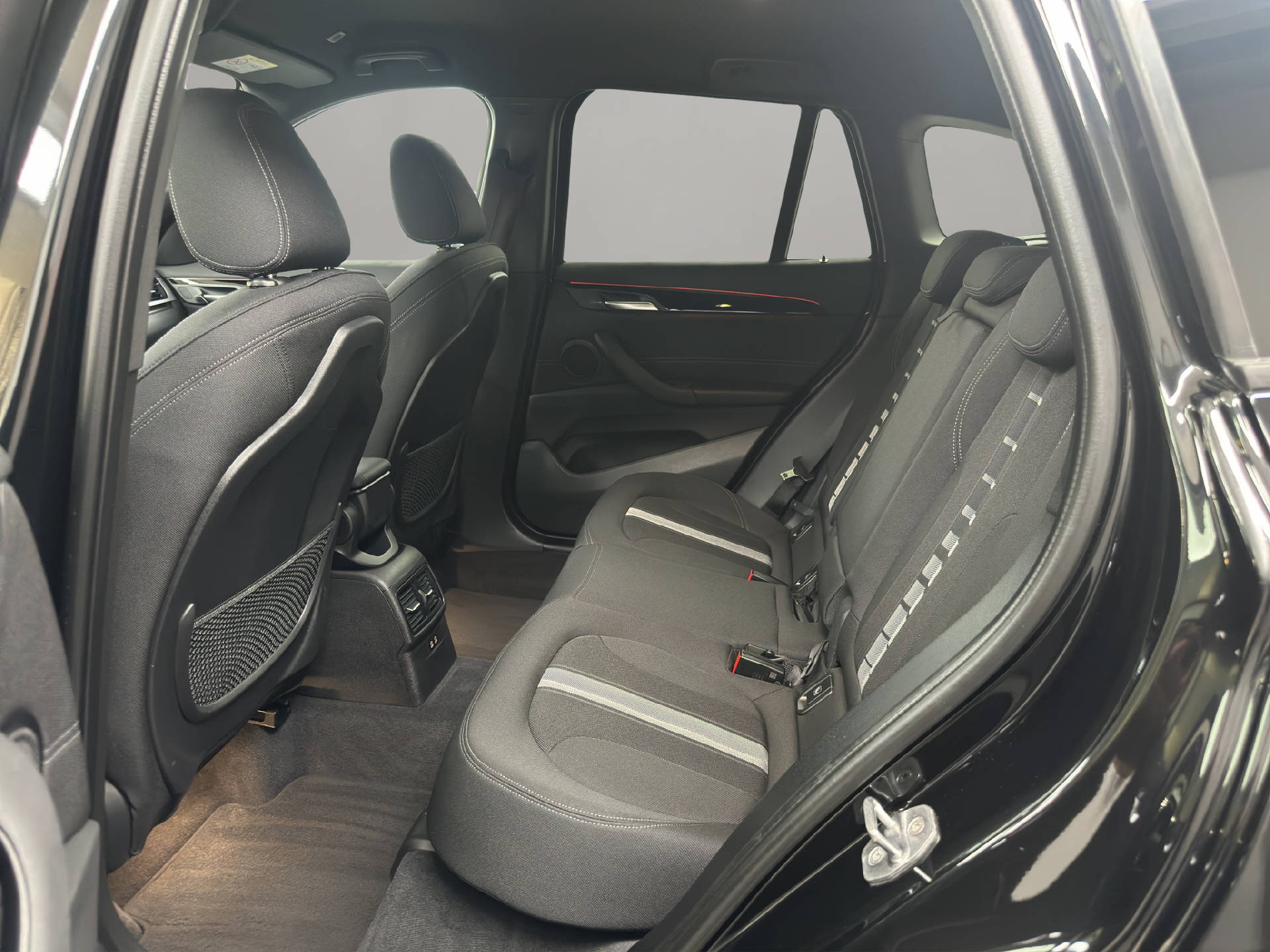 BMW X1 18d xDrive-image-10