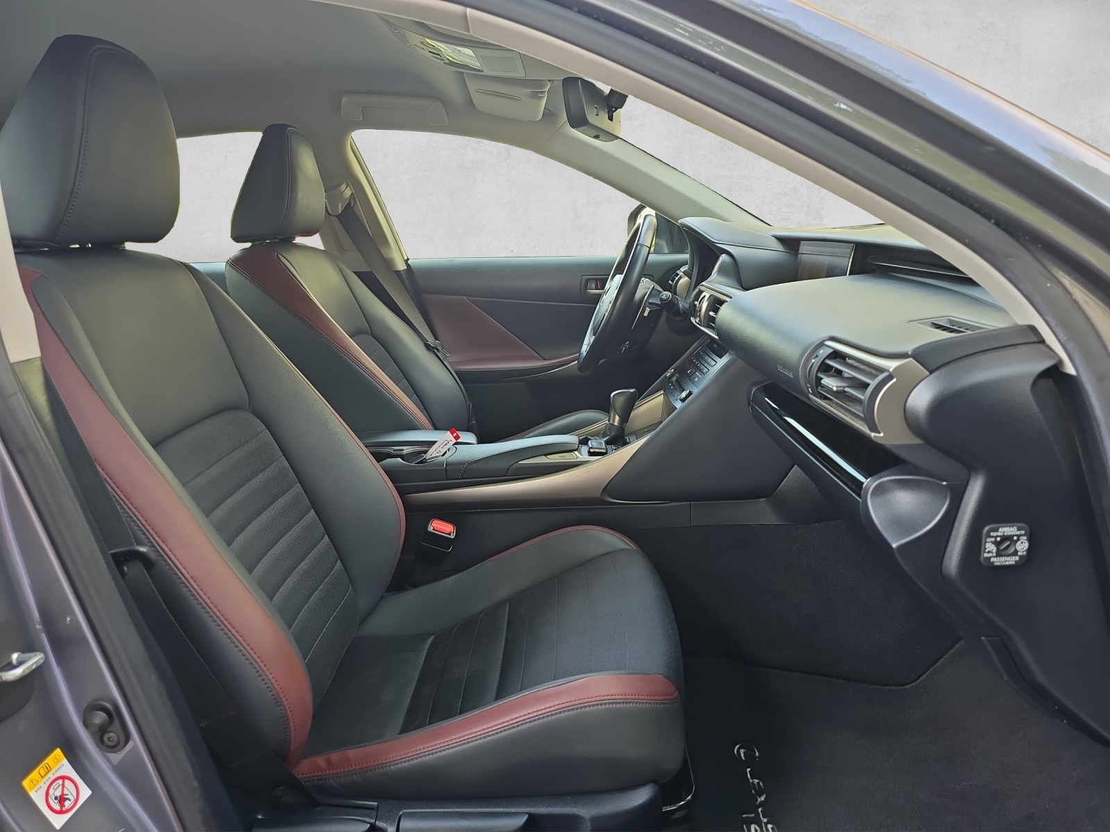 LEXUS IS 300h F-Sport Automatic-image-12
