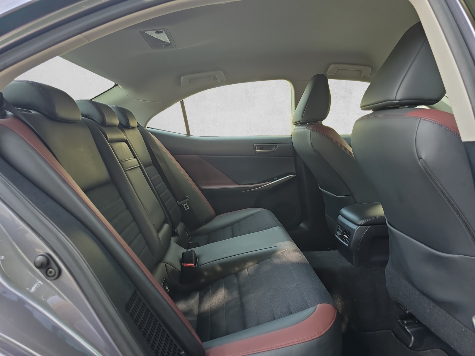 LEXUS IS 300h F-Sport Automatic-image-11