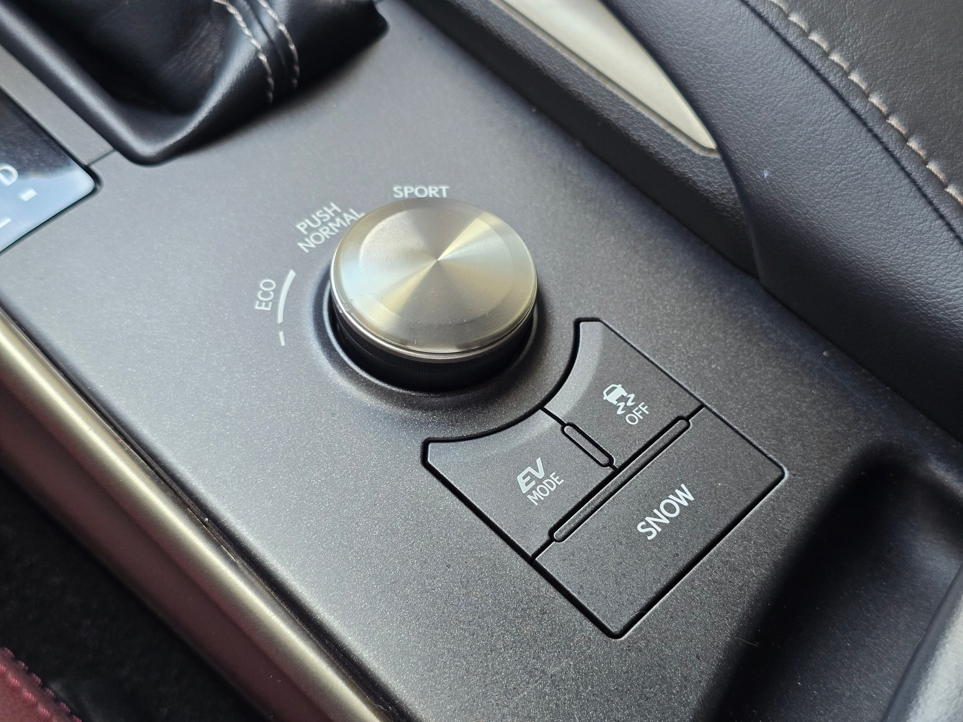 LEXUS IS 300h F-Sport Automatic-image-14
