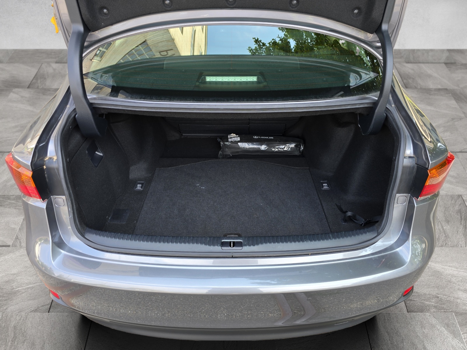 LEXUS IS 300h F-Sport Automatic-image-26