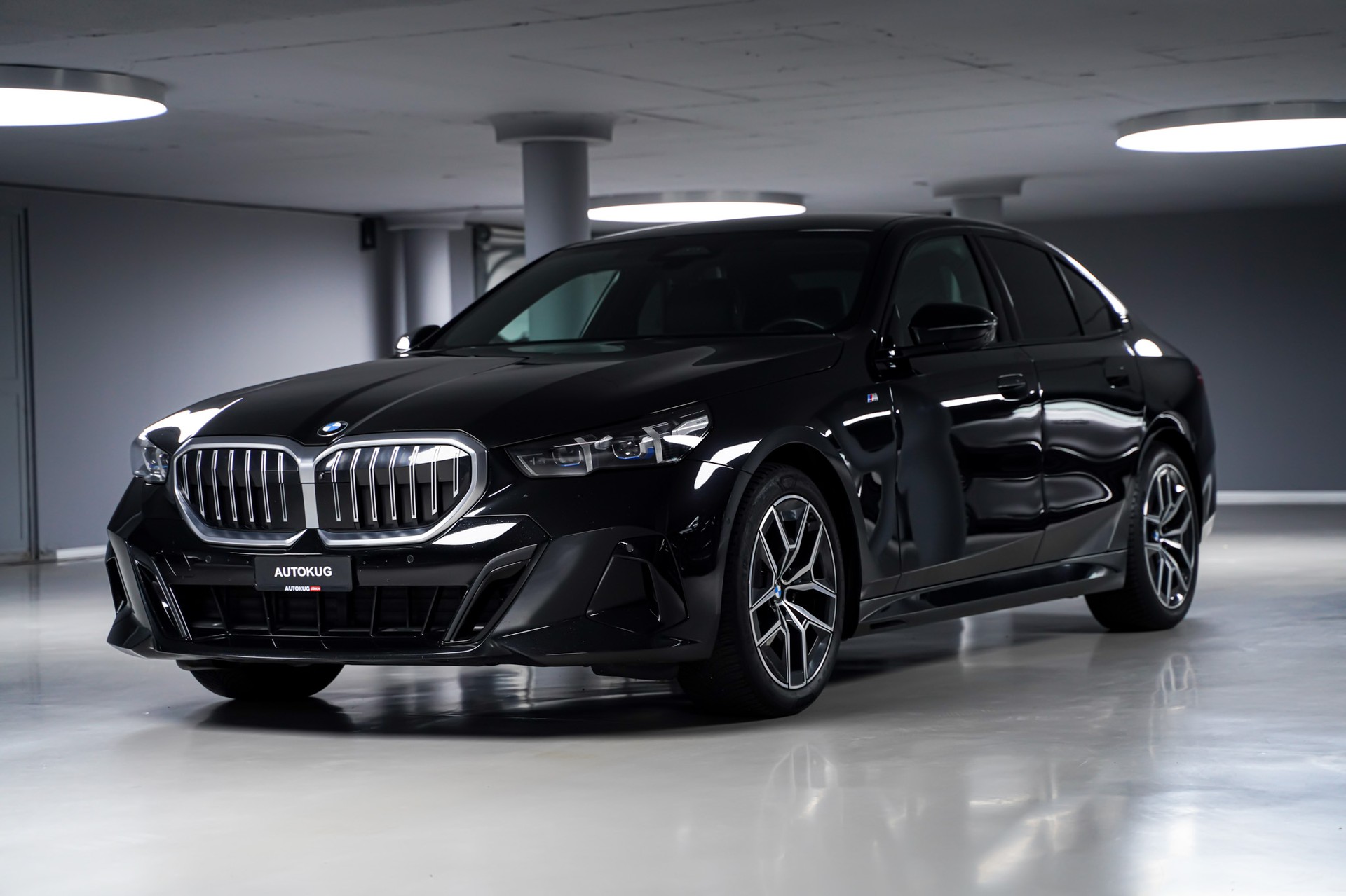 BMW 520i 48V M Sport Steptronic-image-0