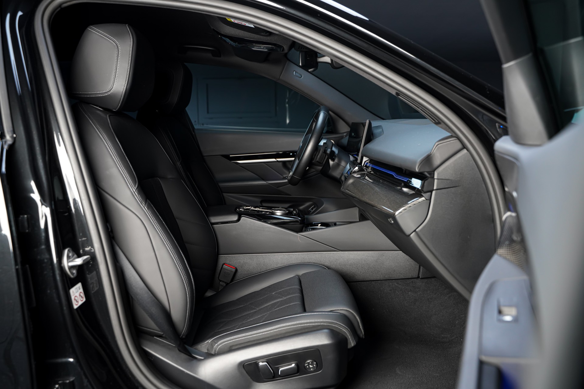 BMW 520i 48V M Sport Steptronic-image-16