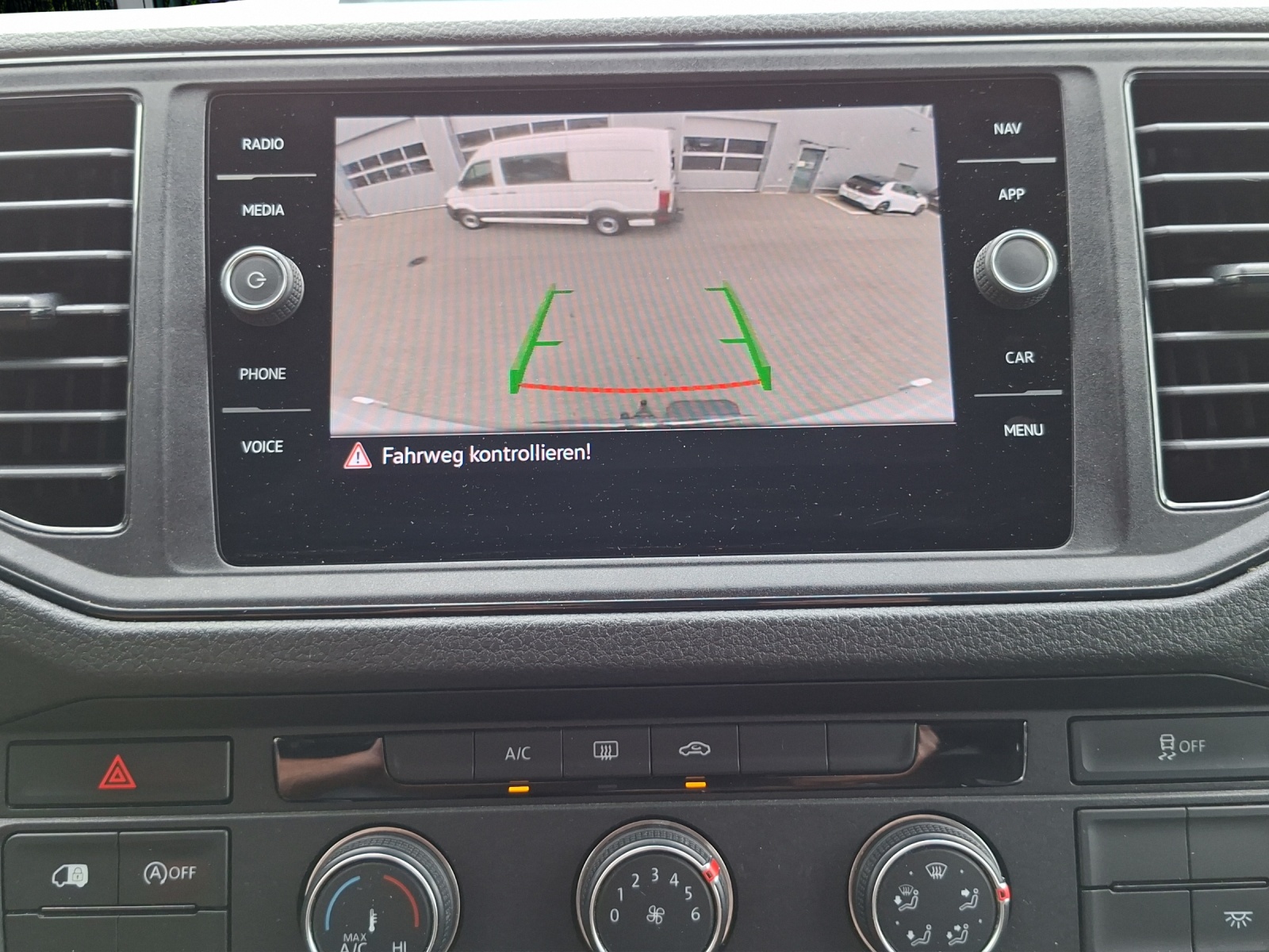VW Crafter 35 2.0 BiTDI L3 4Motion A-image-15