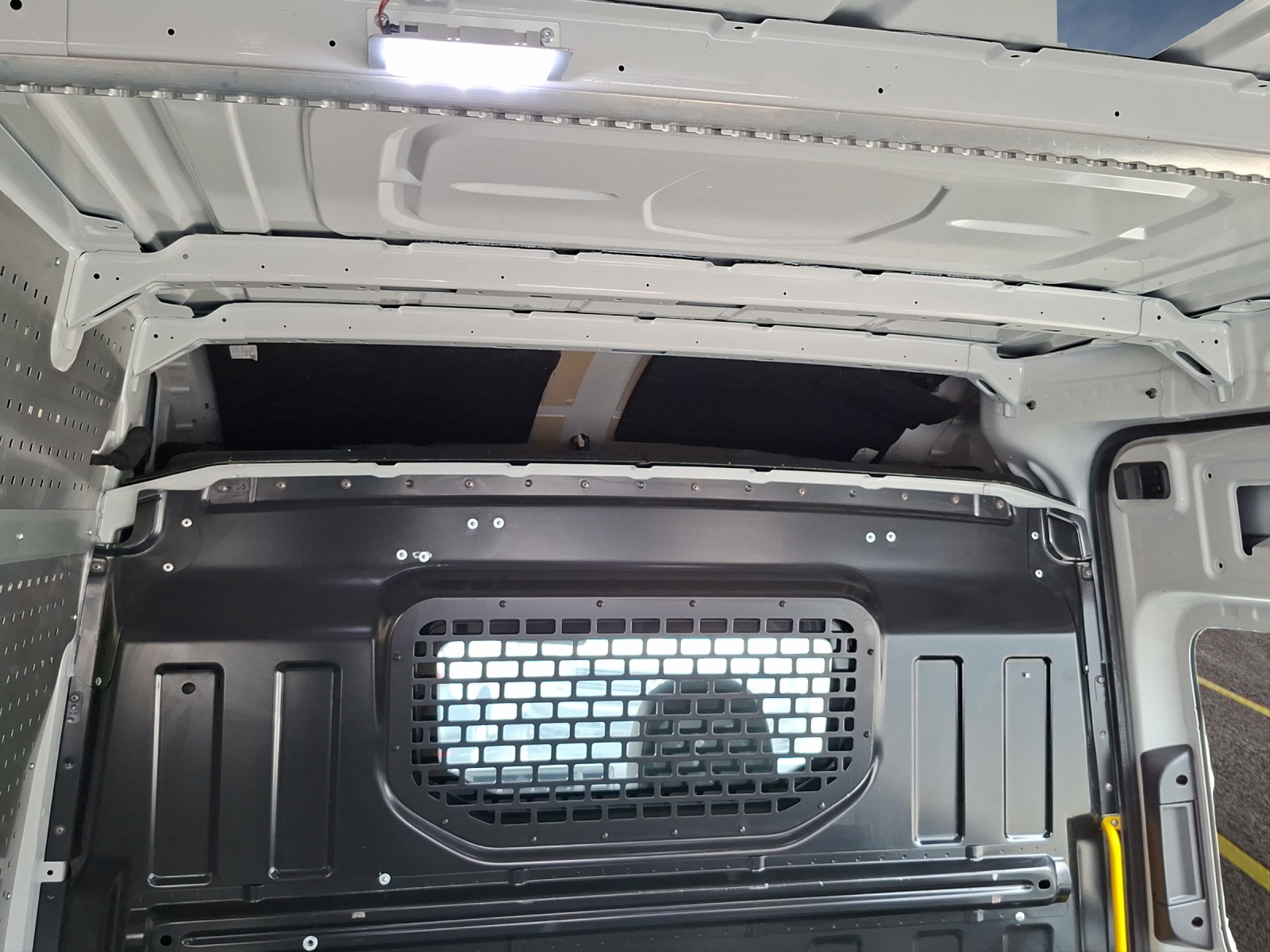 VW Crafter 35 2.0 BiTDI L3 4Motion A-image-17