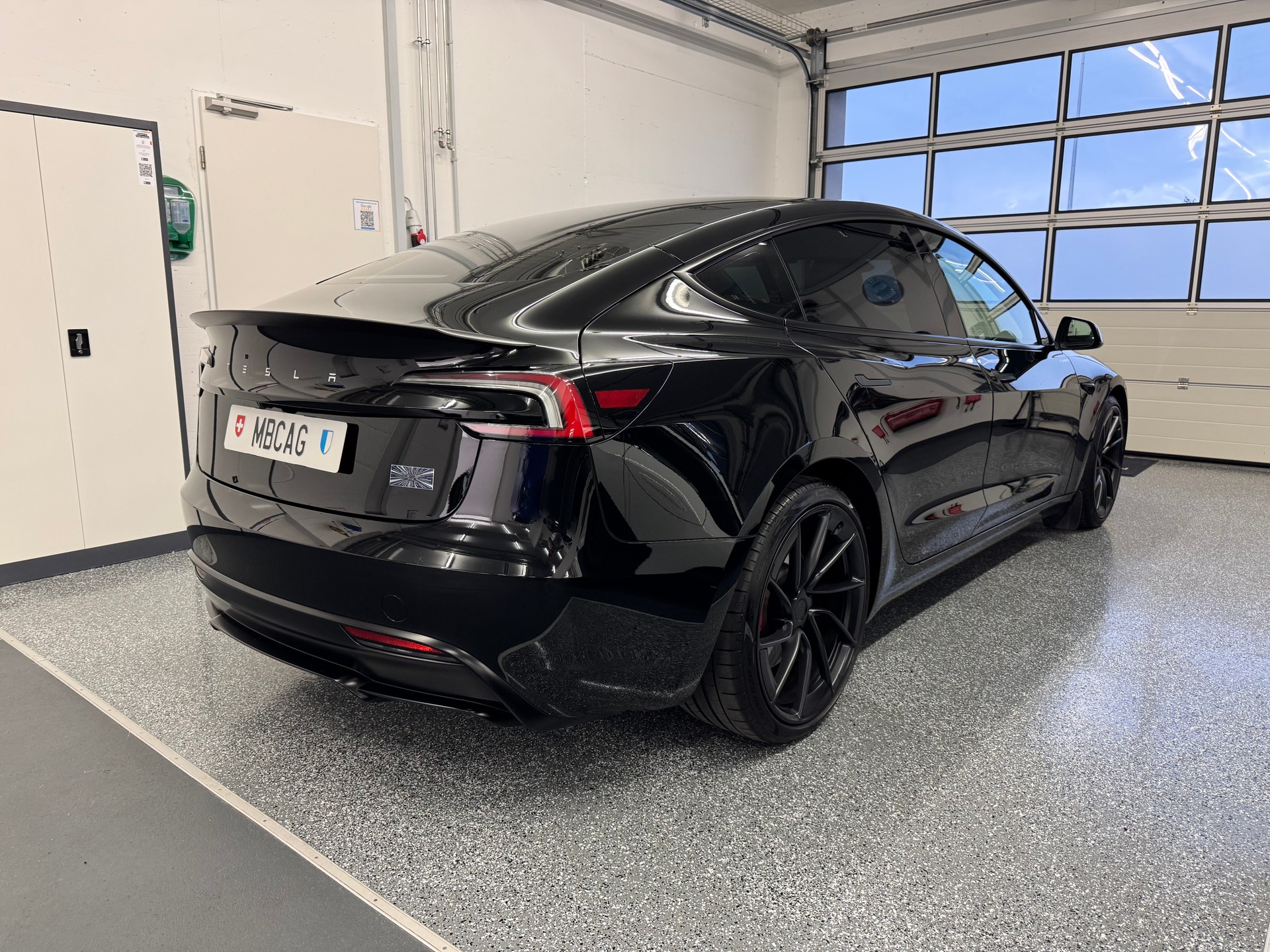 TESLA Model 3 Dual Motor Performance AWD-image-9