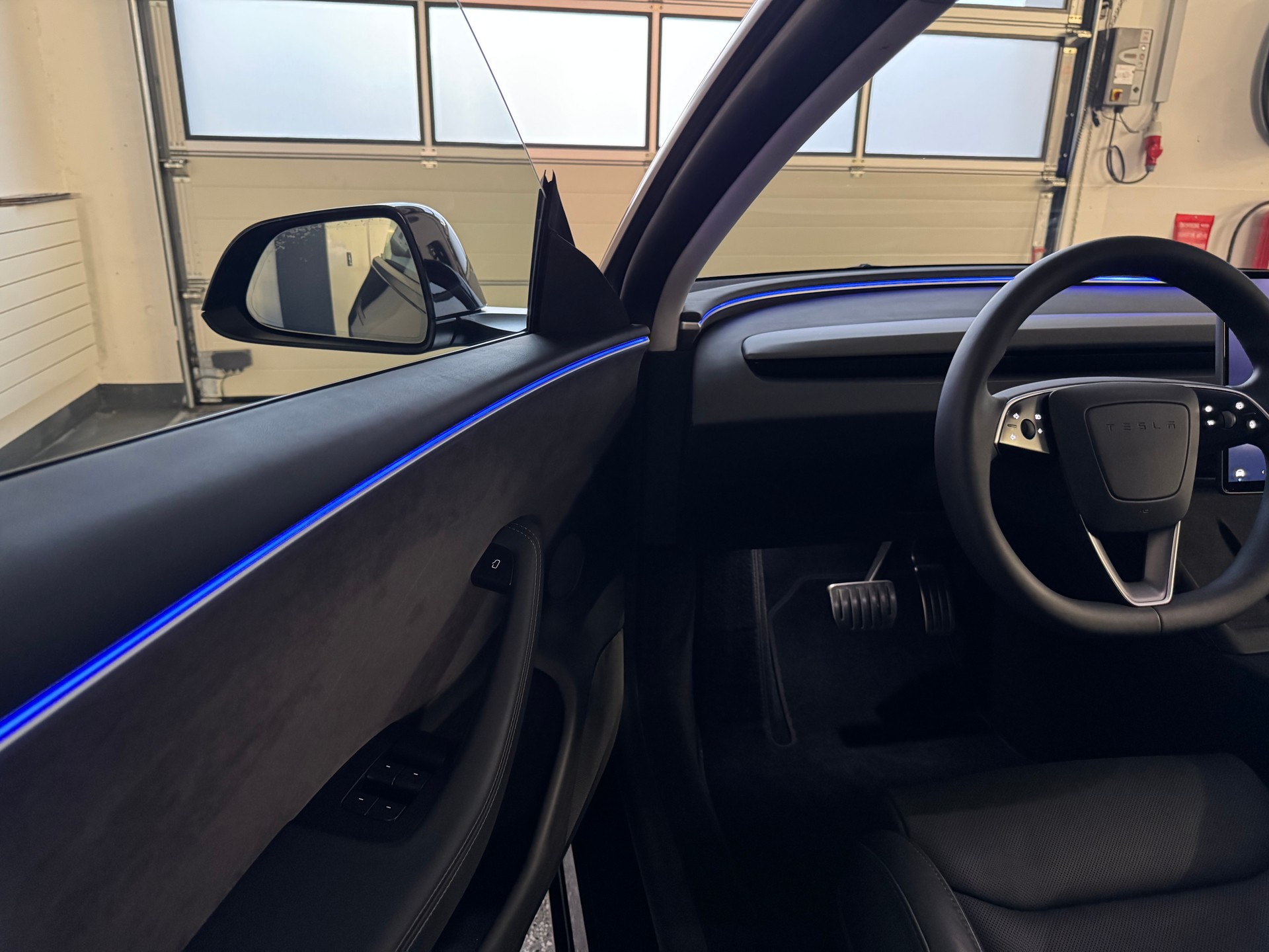 TESLA Model 3 Dual Motor Performance AWD-image-16