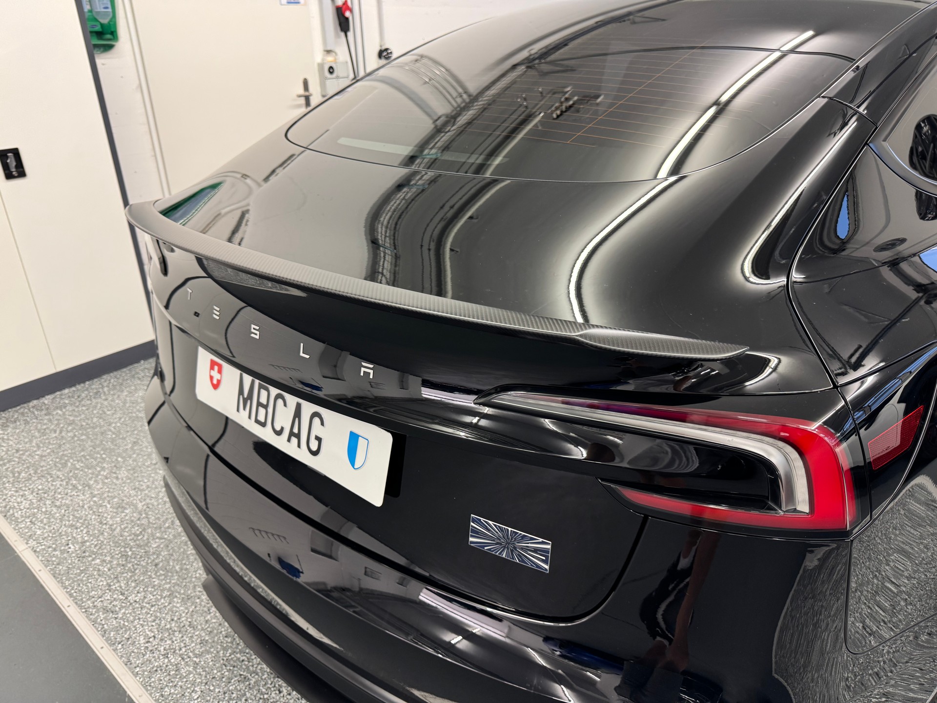 TESLA Model 3 Dual Motor Performance AWD-image-8