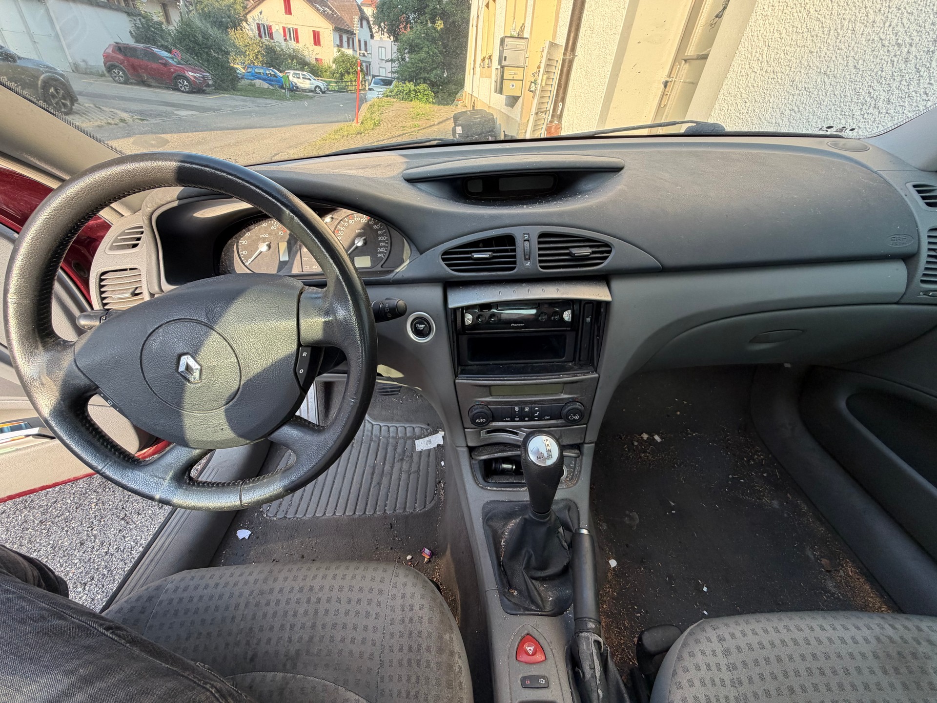 RENAULT Laguna 2.0 16V Privilège Automatic-image-6