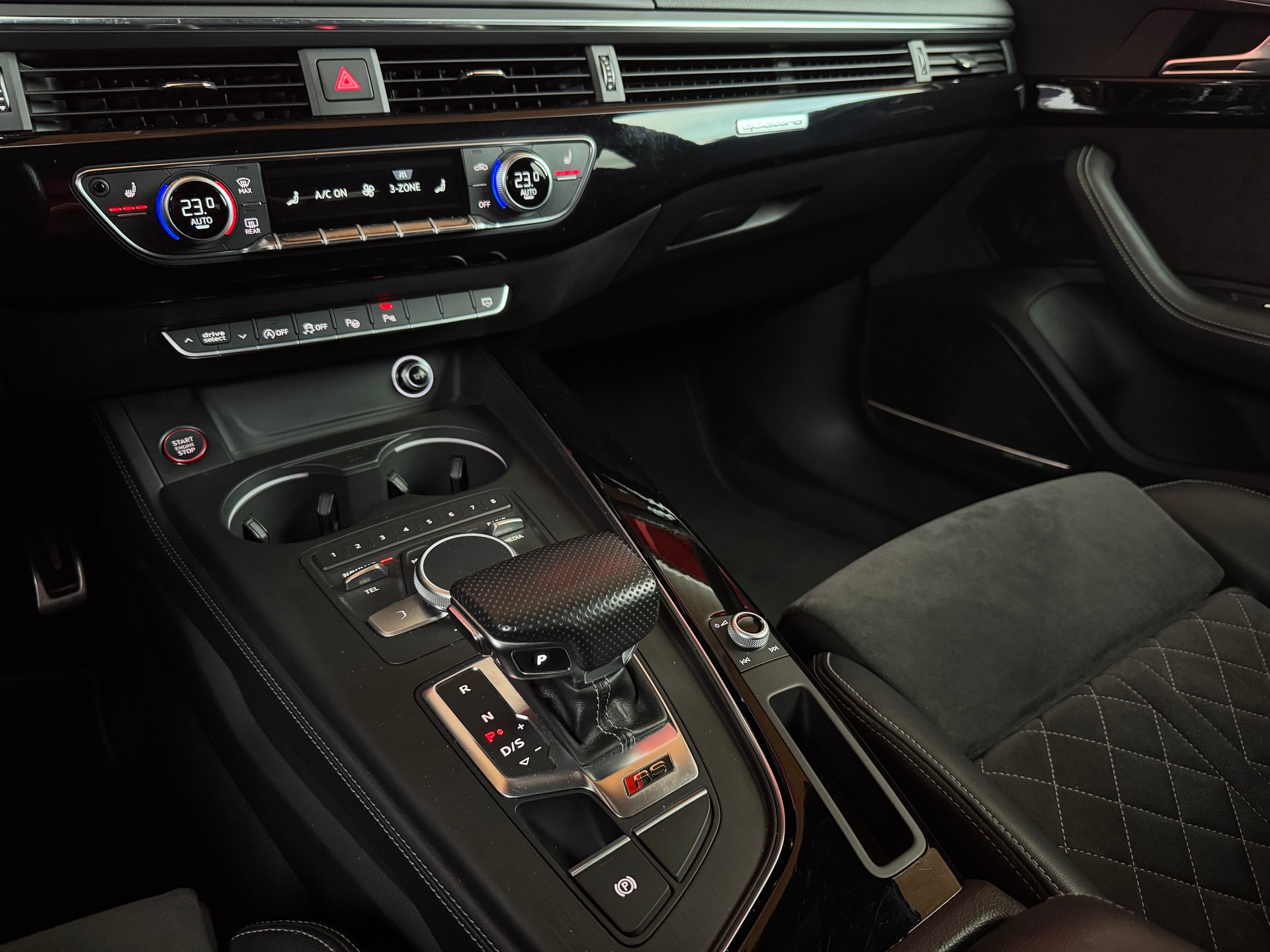 AUDI RS4 Avant 2.9 TFSI quattro tiptronic-image-11