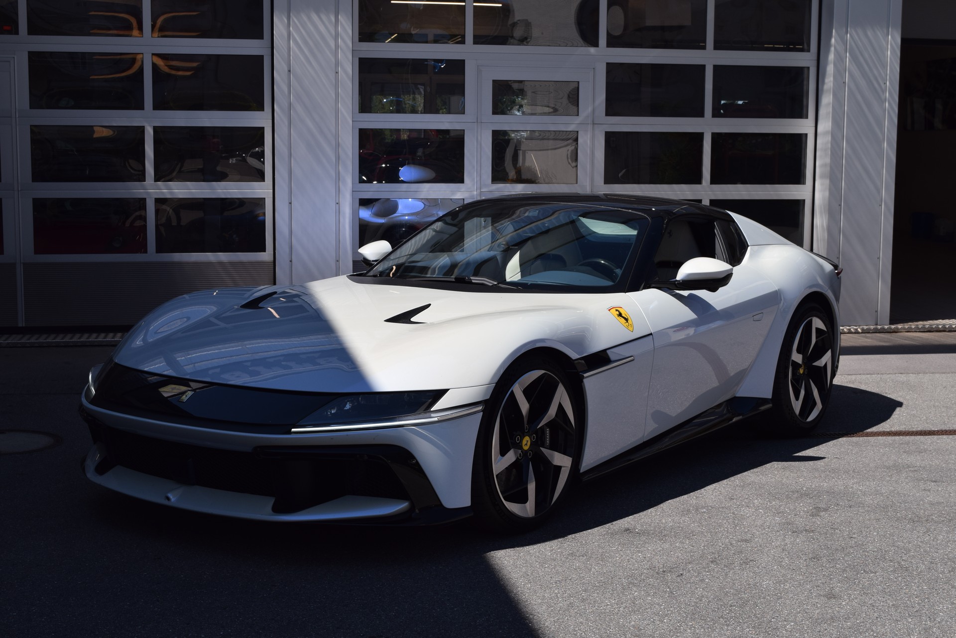 FERRARI 12 Cilindri-image-6
