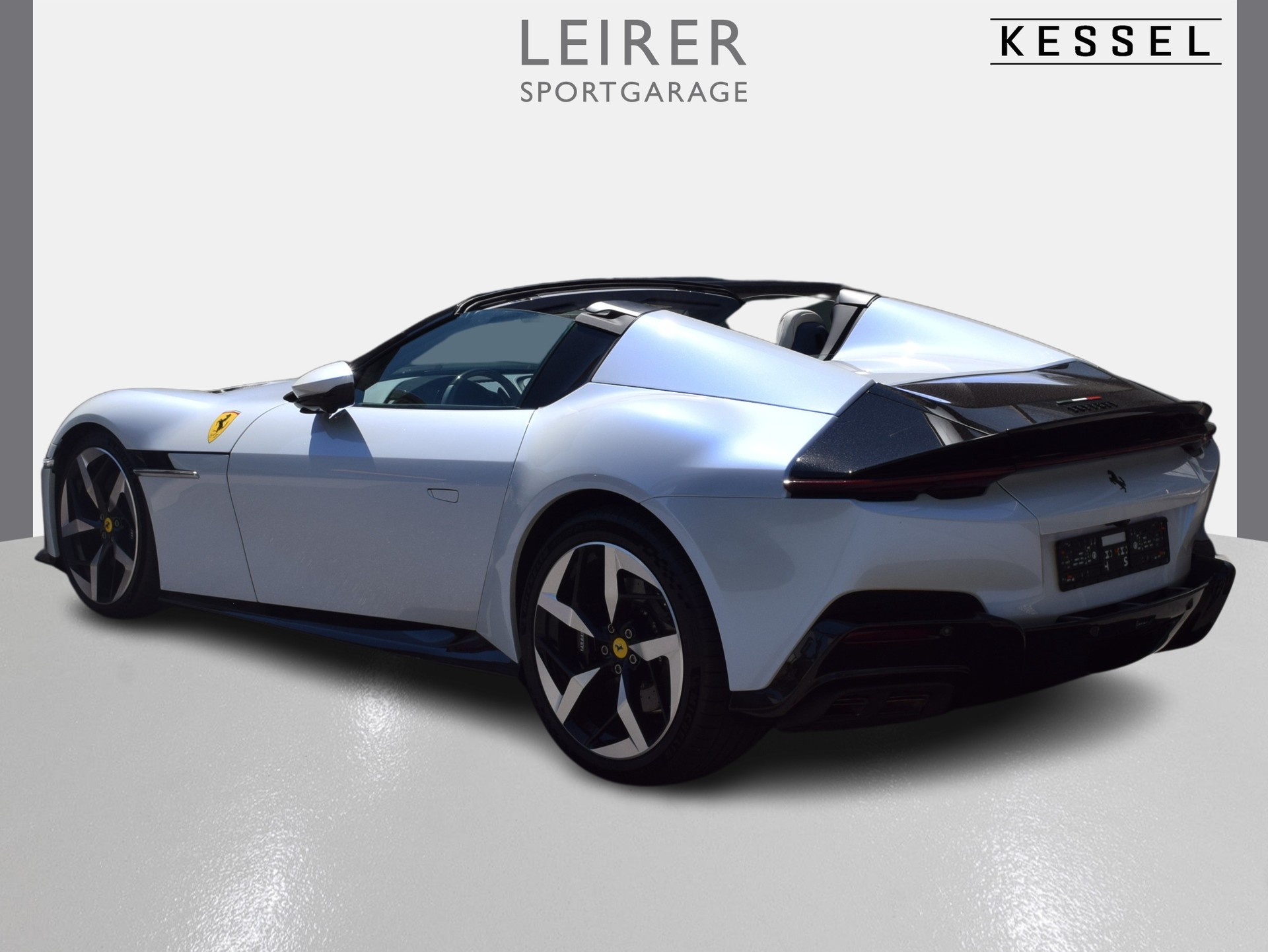 FERRARI 12 Cilindri-showroom-element-2