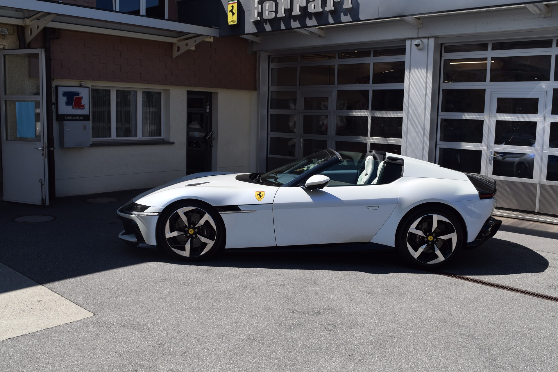FERRARI 12 Cilindri-image-5