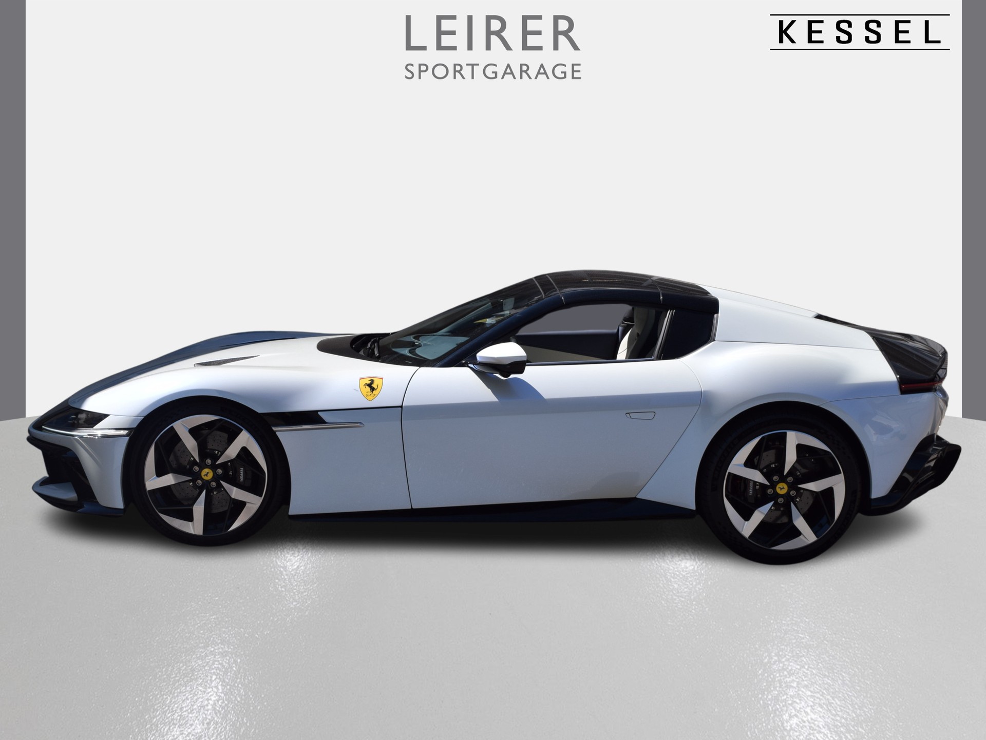 FERRARI 12 Cilindri-showroom-element-1