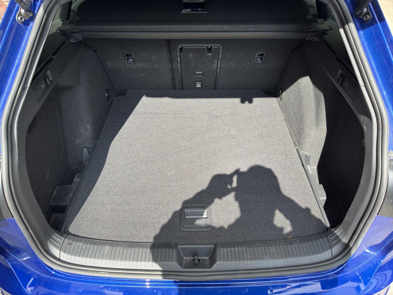 VW Golf Variant 2.0 TSI R DSG 4Motion-image-8