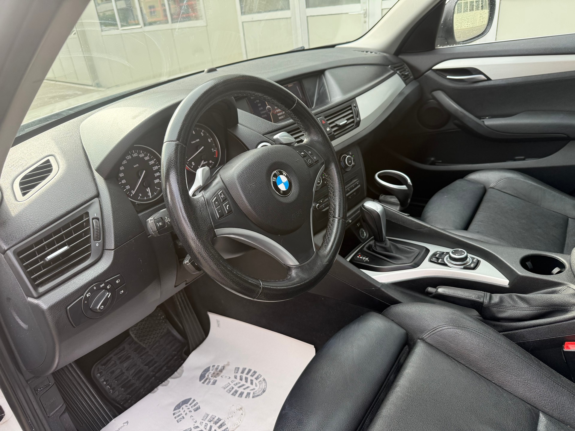 BMW X1 xDrive 28i Steptronic-image-6