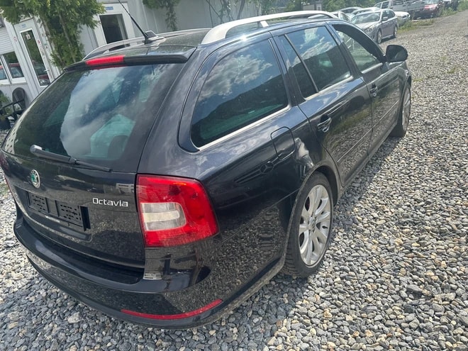SKODA Octavia Combi 2.0 TSI RS DSG-image-6