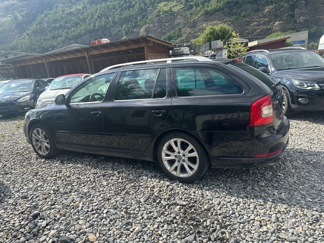 SKODA Octavia Combi 2.0 TSI RS DSG-image-4