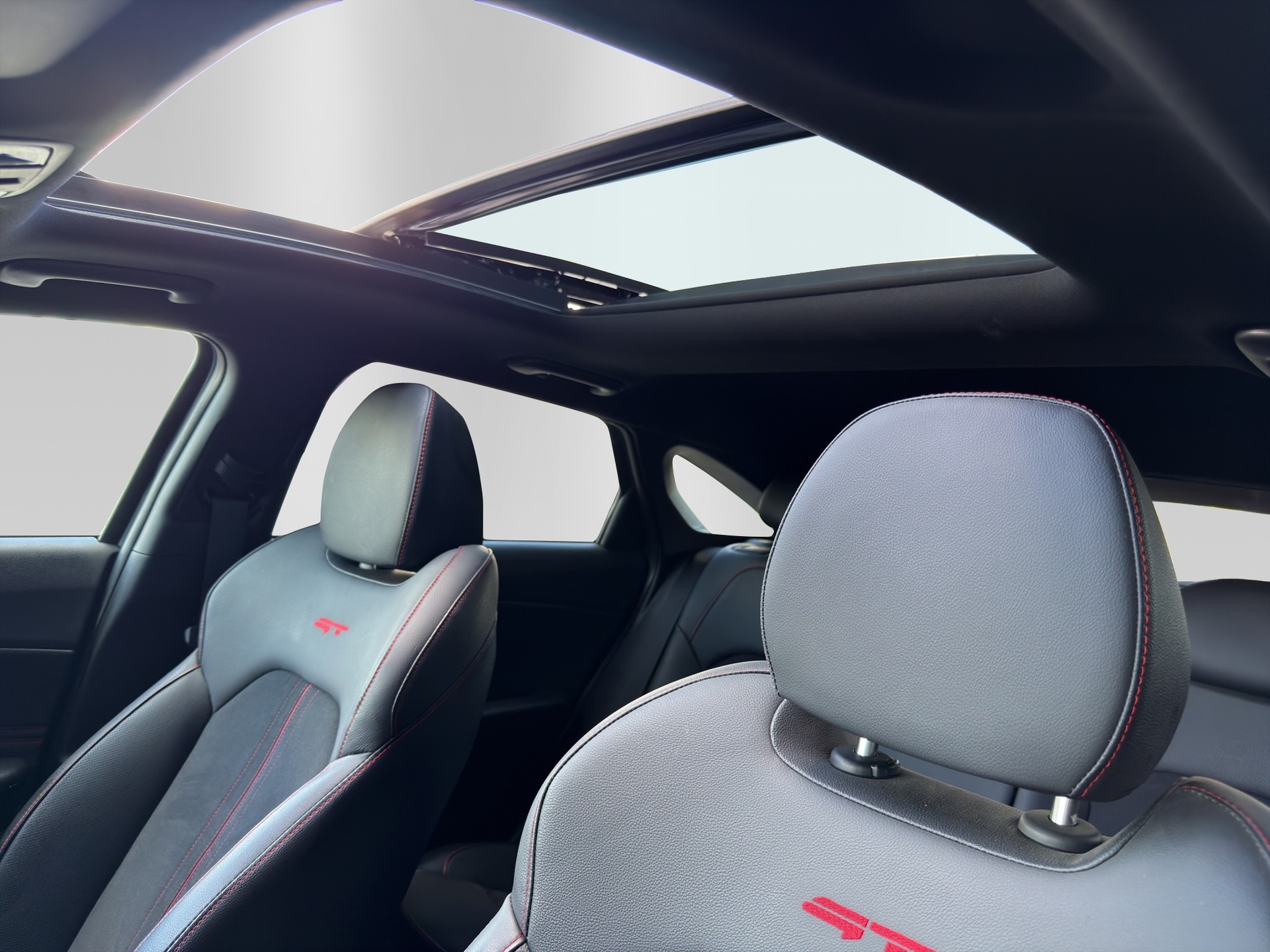 KIA ProCeed 1.6 T-GDi GT DCT-image-7