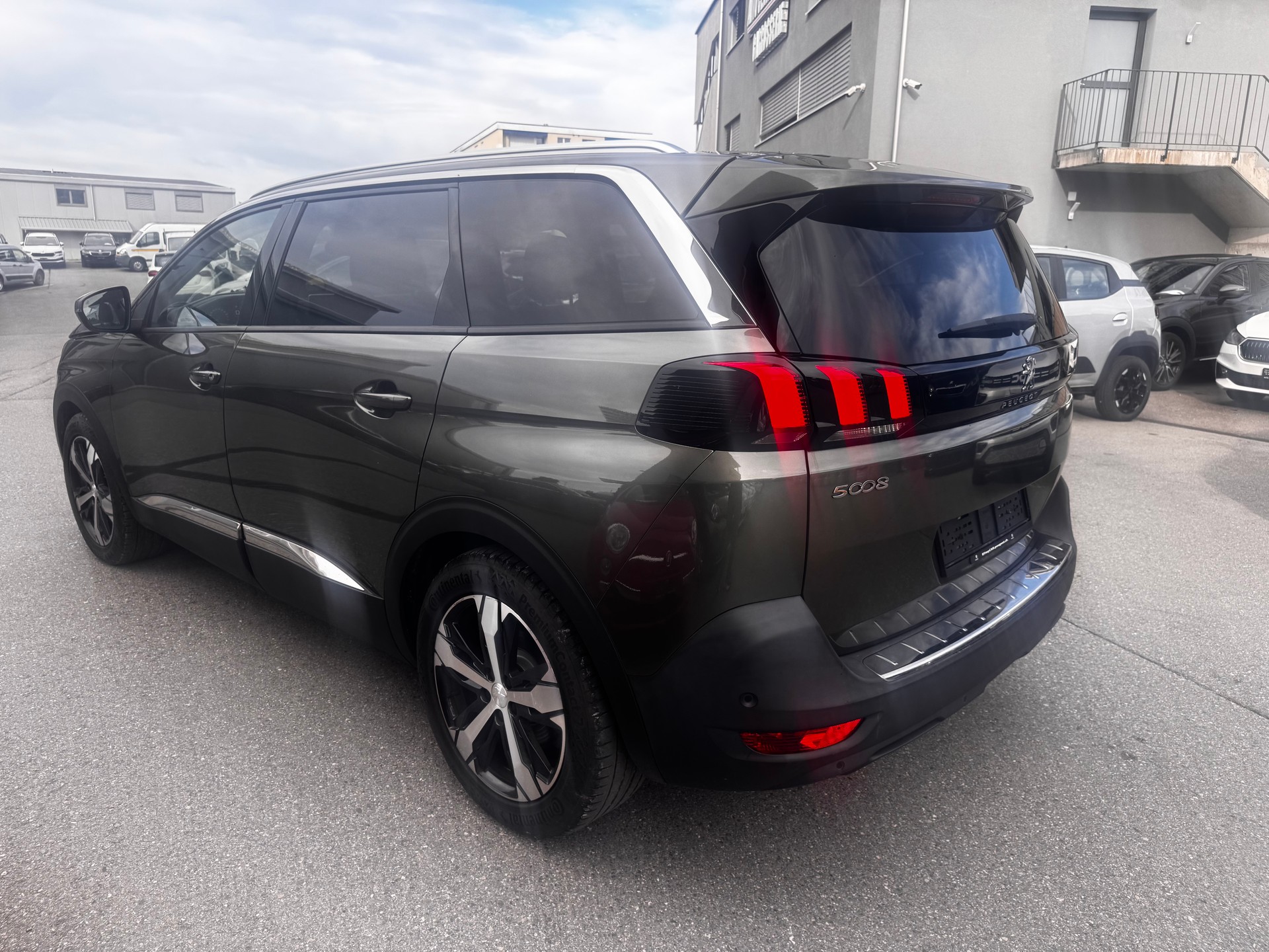 PEUGEOT 5008 1.6 THP Allure EAT-image-11