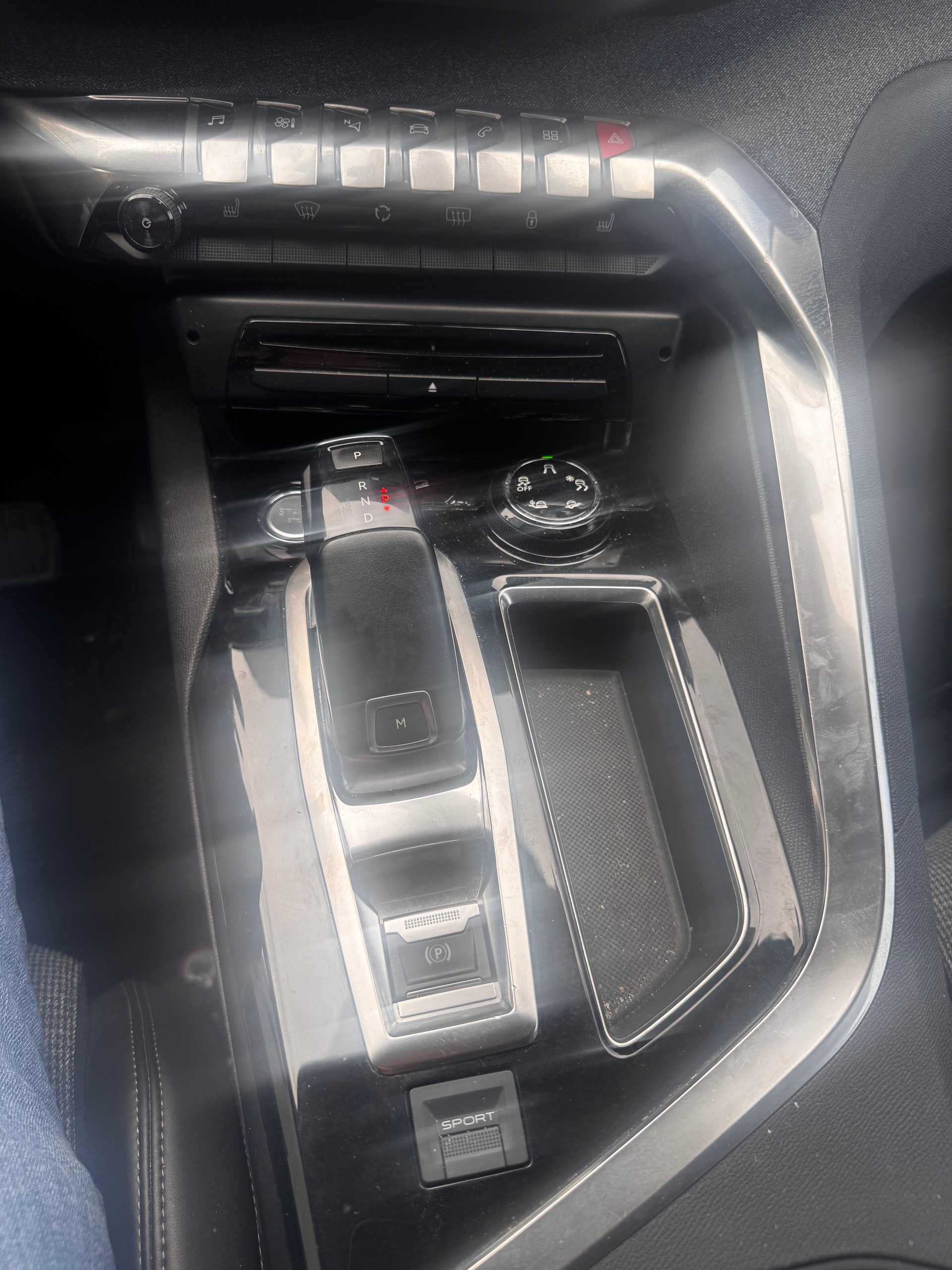 PEUGEOT 5008 1.6 THP Allure EAT-image-4