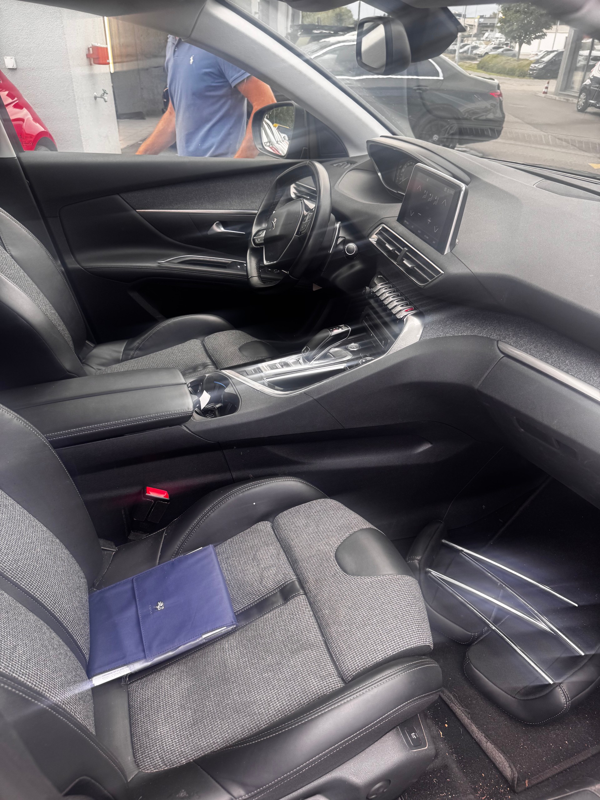 PEUGEOT 5008 1.6 THP Allure EAT-image-3